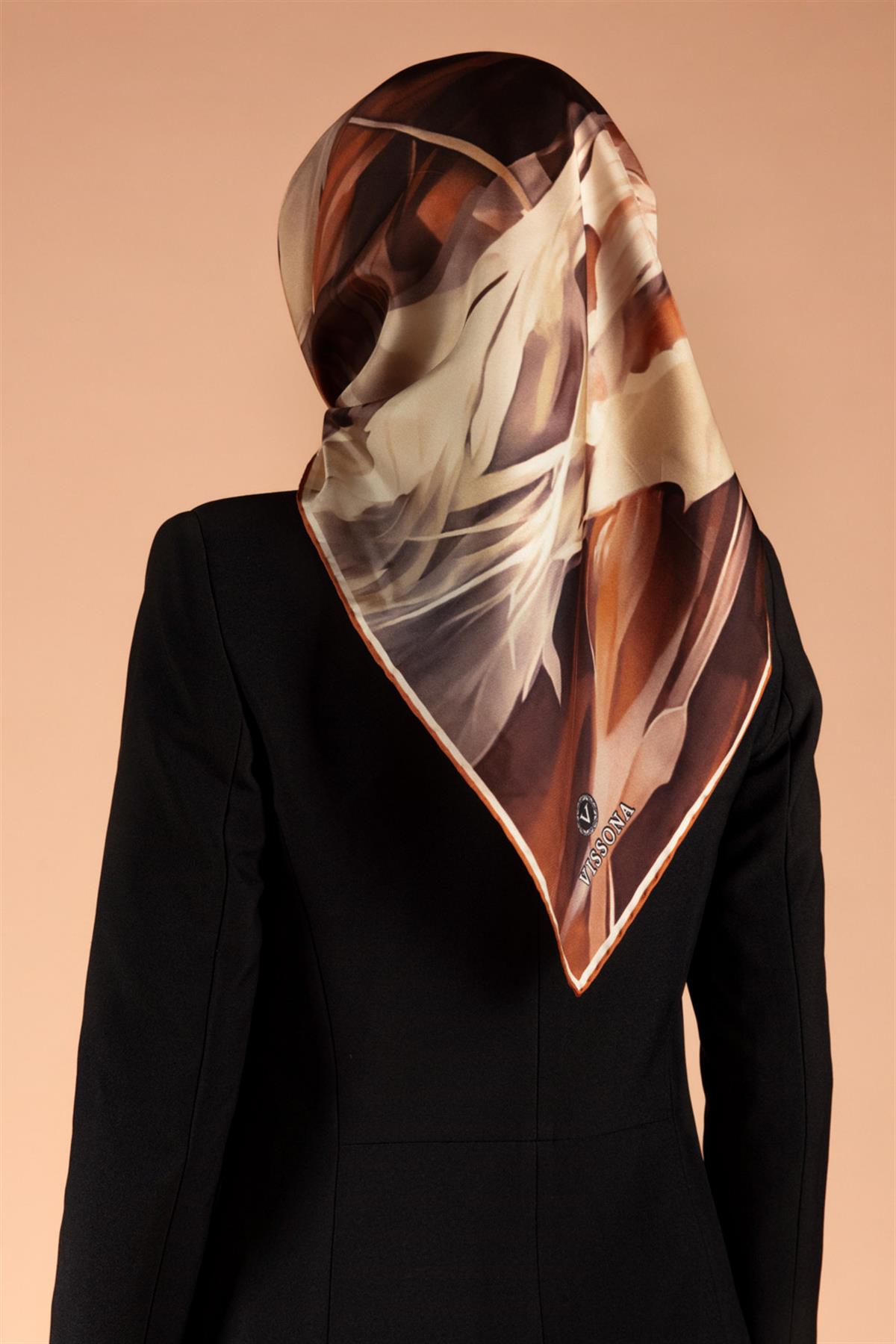%100 Twill İpek Yaprak Desenli Bej - Taba Renkli 90x90 Eşarp Dikim Şekli : El Dikişi