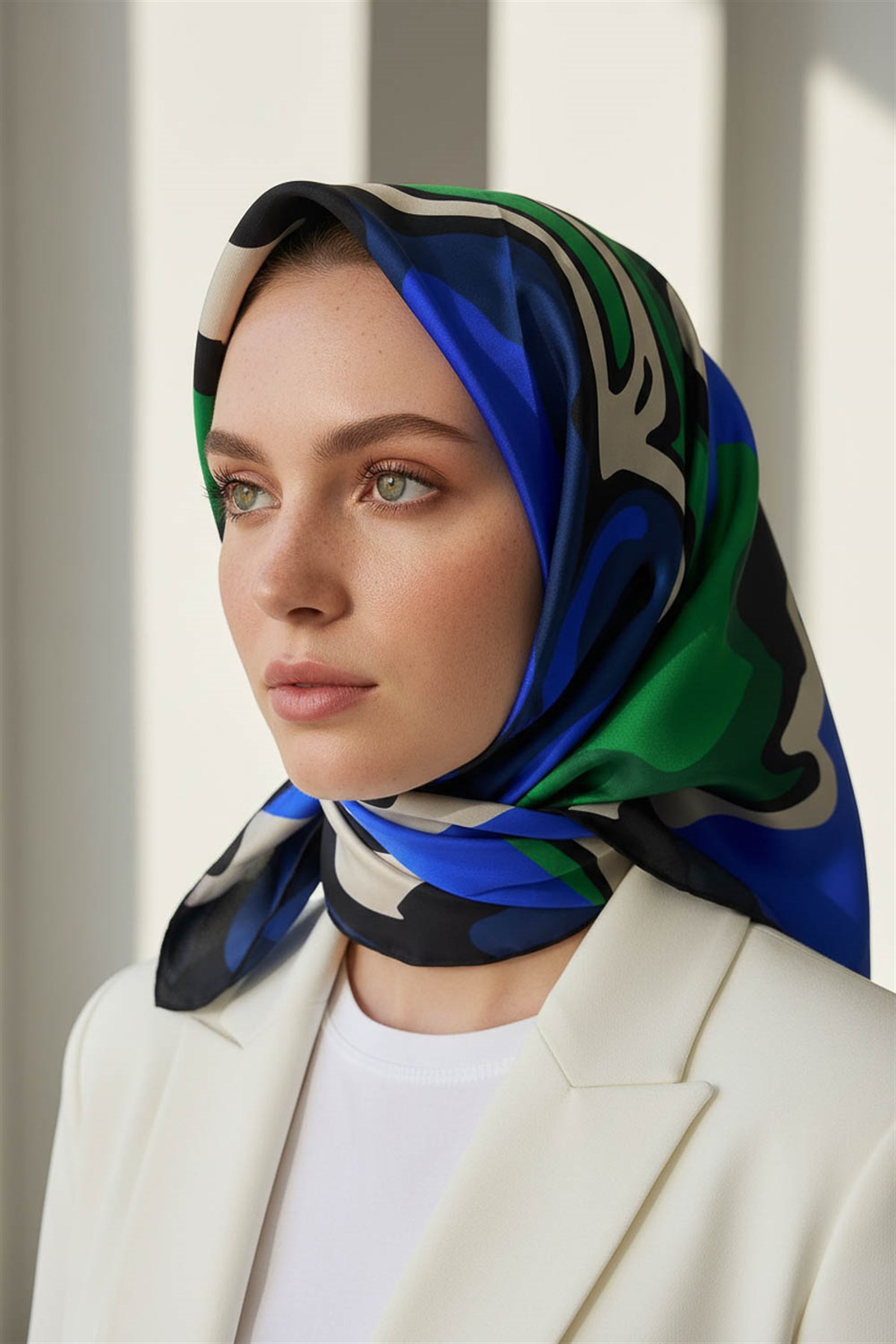 100% Twill İpek Dalga Desenli Saks - Zümrüt Yeşili Renkli 90x90 Dikim Şekli : El Dikişi Eşarp