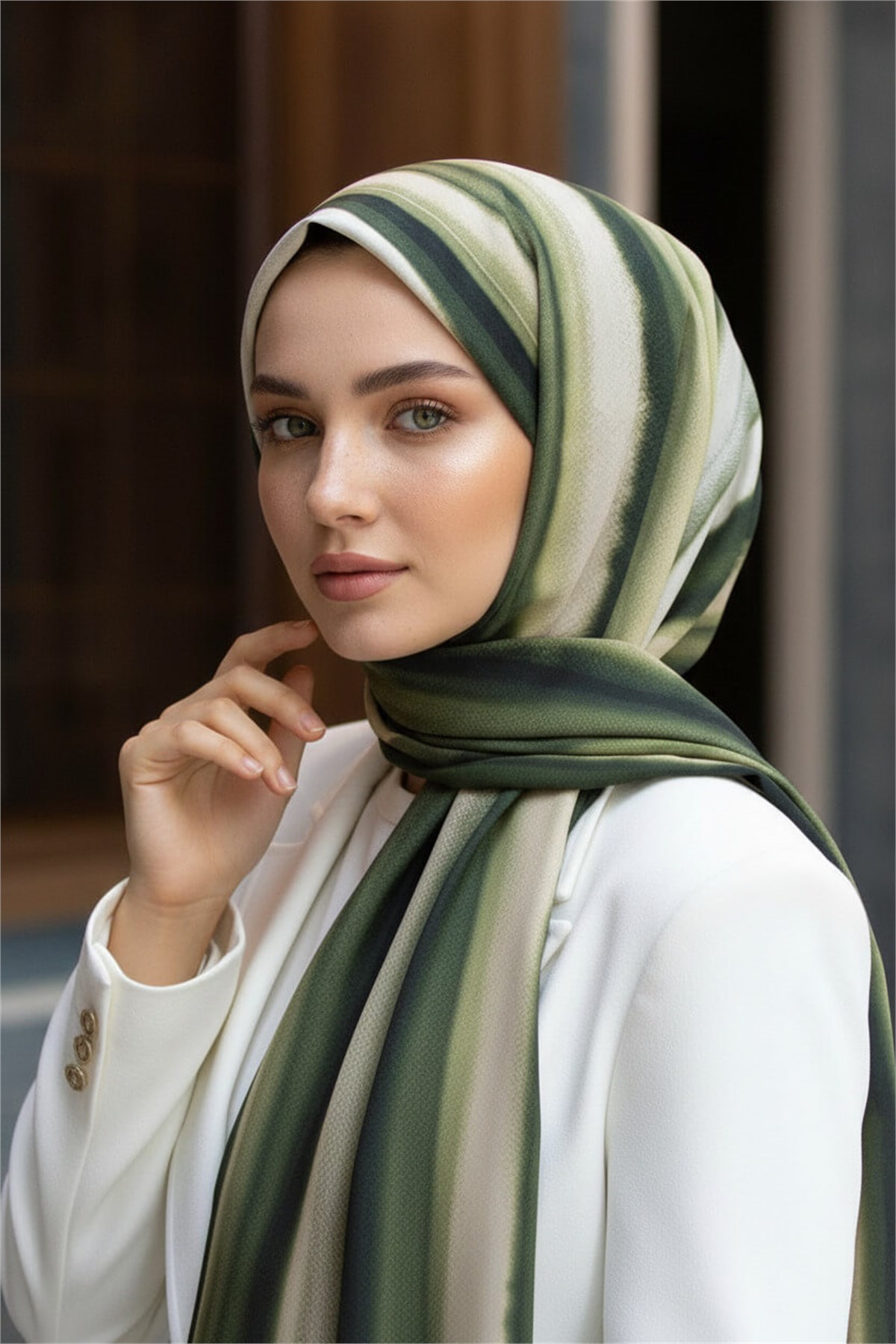 KREP SULU BOYA ÇİZGİLİ DESENLİ ZÜMRÜT YEŞİLİ RENKLİ 75X195 KIRIŞMAZ ŞAL