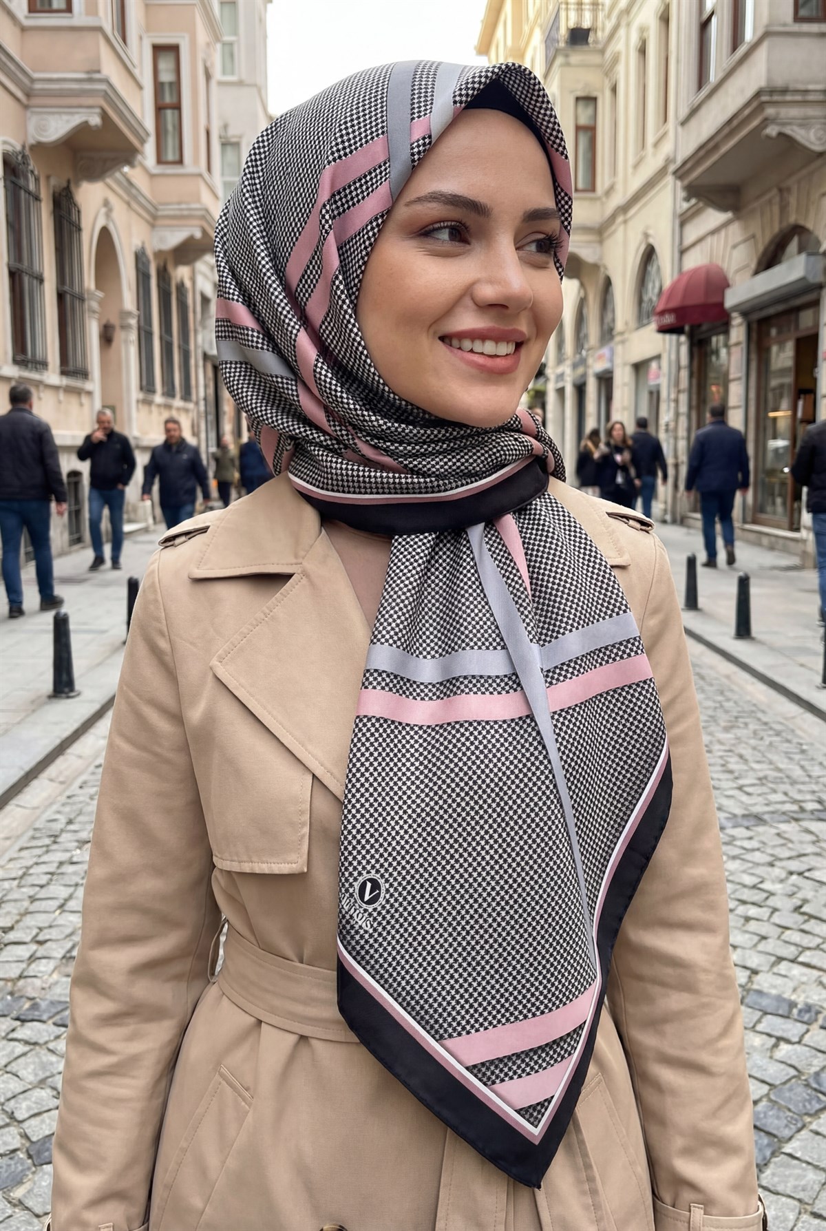 Twill Çizgili Pötikareli Çizgili Desenli Pudra - Gri Renkli 90x90 Eşarp (İpek İçermez)