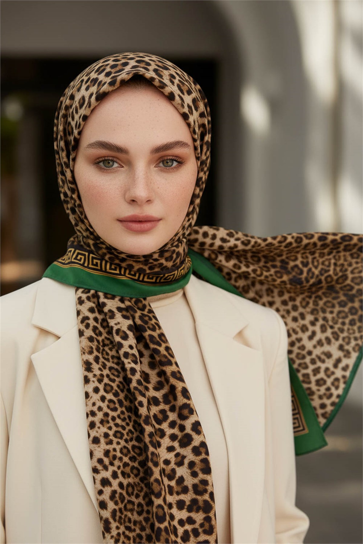 KREP BAROK BARDÜRLÜ LEOPAR DESENLİ HARDAL - ZÜMRÜT YEŞİLİ RENKLİ 75X195 KIRIŞMAZ ŞAL