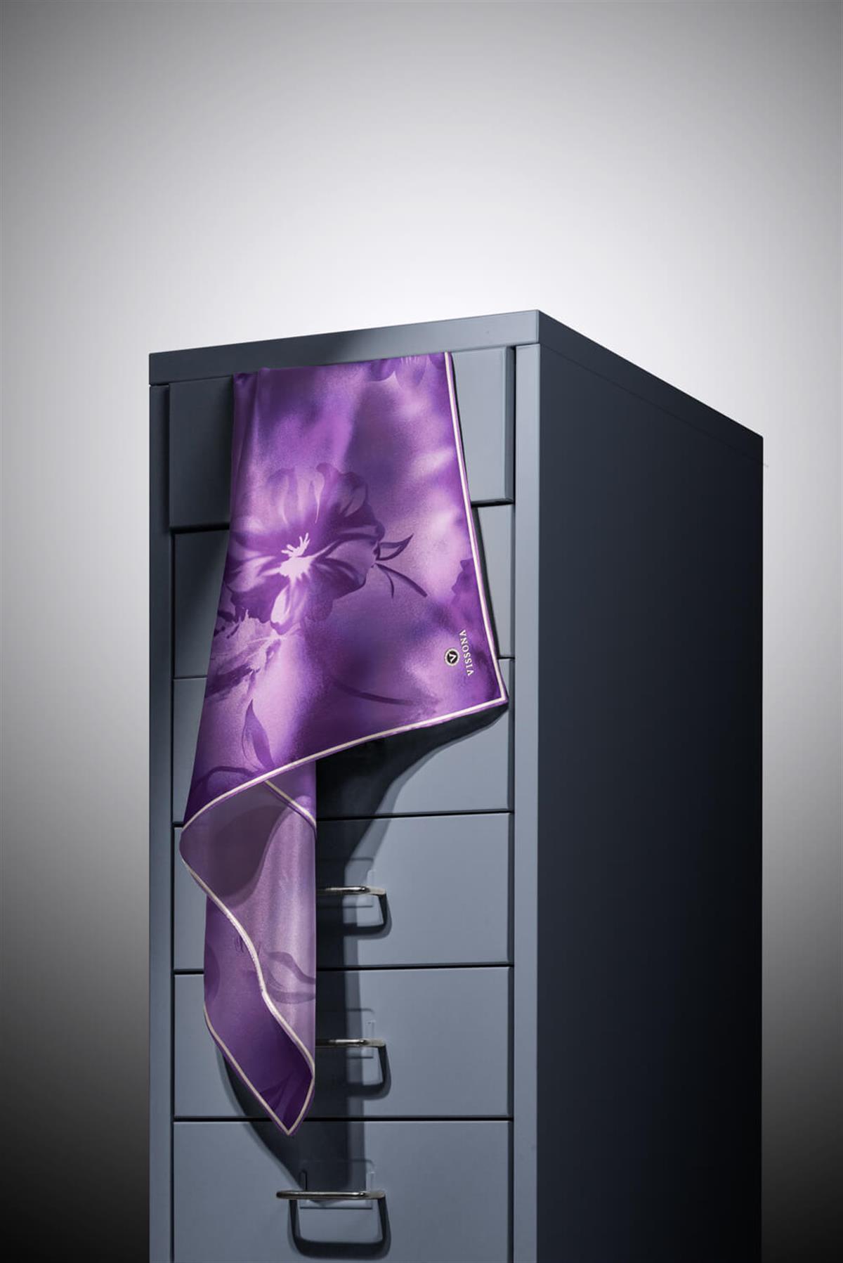 100% Twill İpek Çiçek Desenli Lila Renkli 90x90 Dikim Şekli : El Dikişi Eşarp