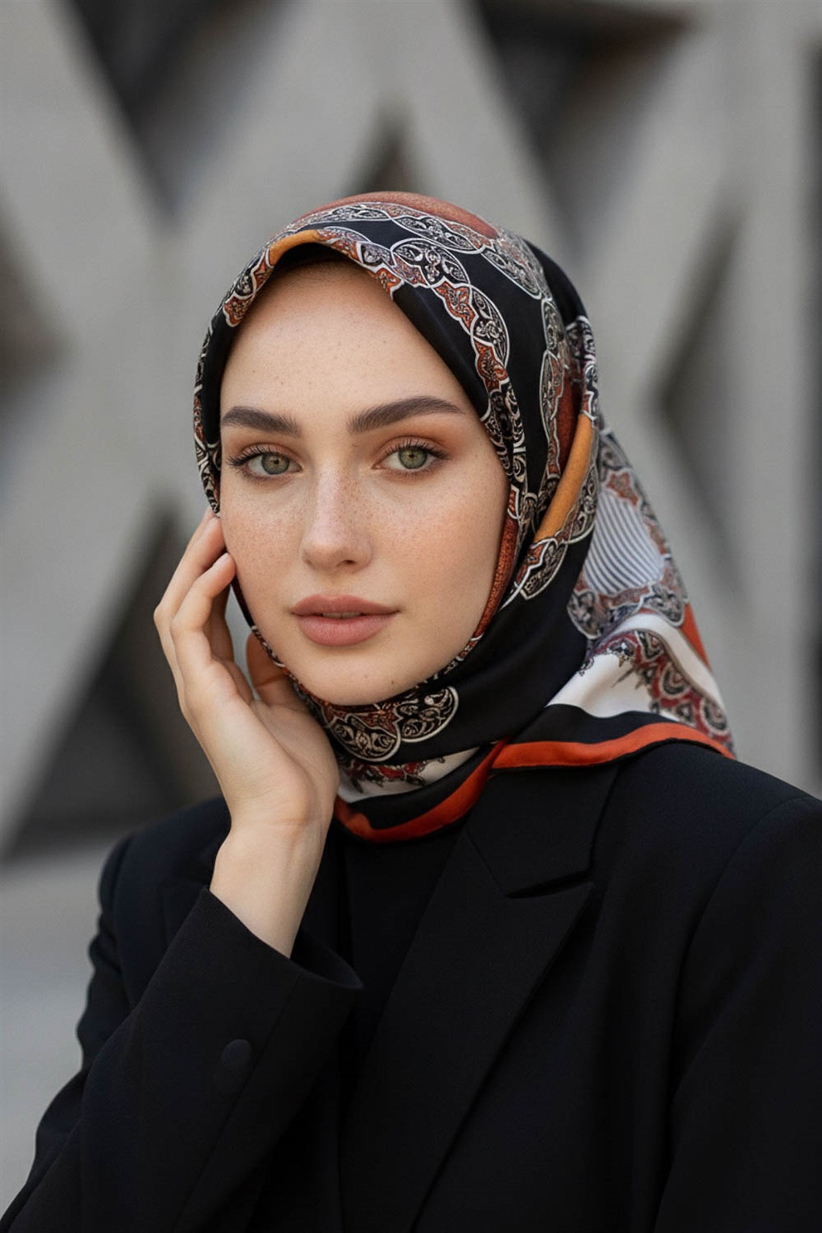 %100 Twill Türk Motifi  Desenli Siyah - Taba Renkli 90x90 Eşarp Dikim Şekli: El Dikişi