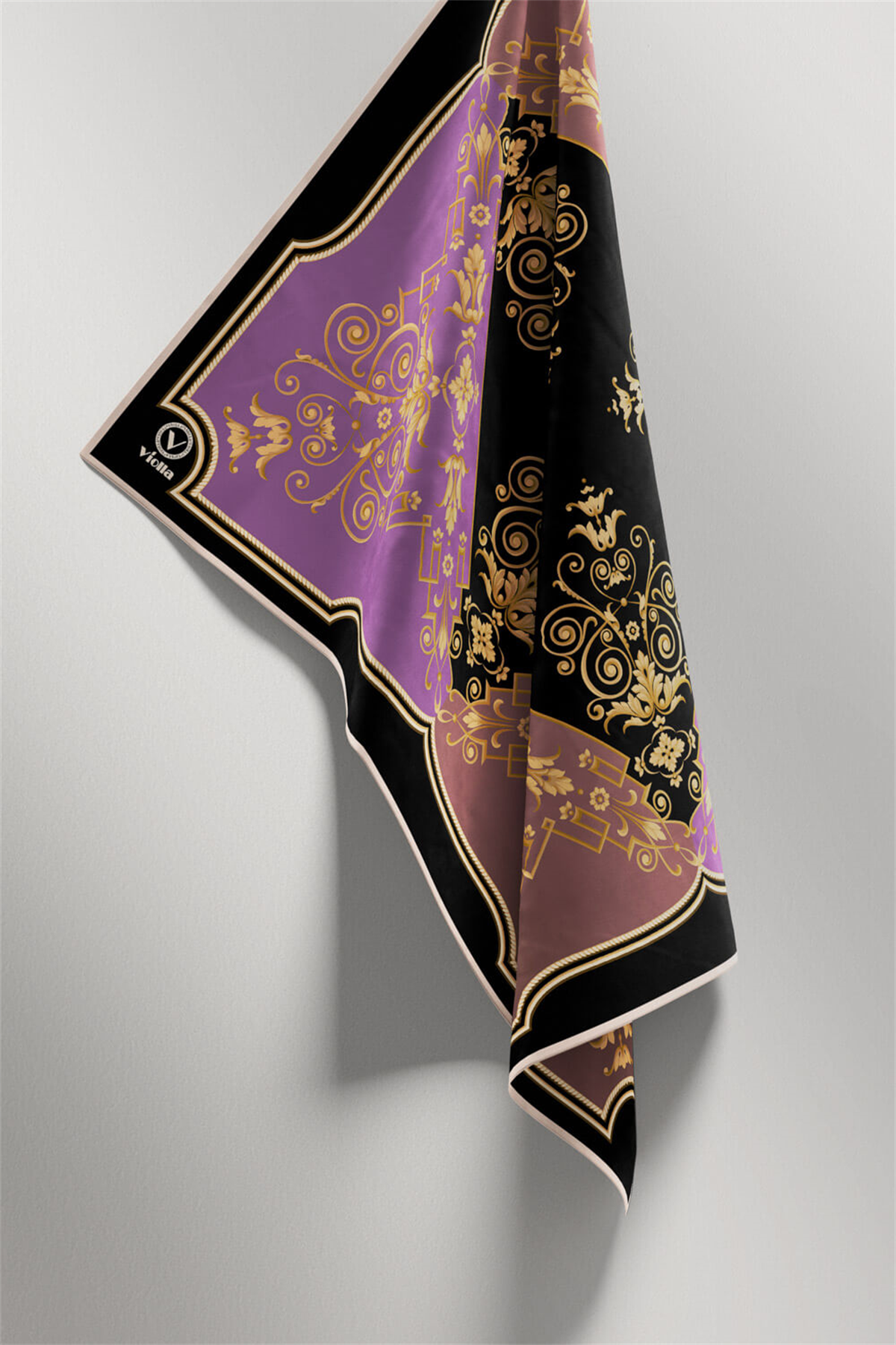 Twill Gold Desenli Lila Renkli 90x90 Eşarp (İpek İçermez) Kenar Dikiş Şekli El Dikişli
