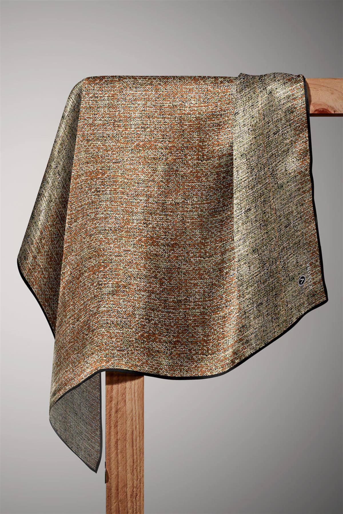 %100 Twill İpek Dokulu Desen Kahverengi - Fıstık Yeşili Renkli 90x90 Eşarp Kenar Dikiş Şekli El Dikişli