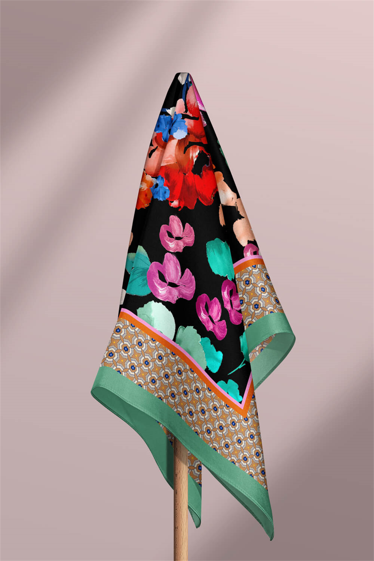 F82 WATERCOLOR FLOWERS BANDANA  DG11991