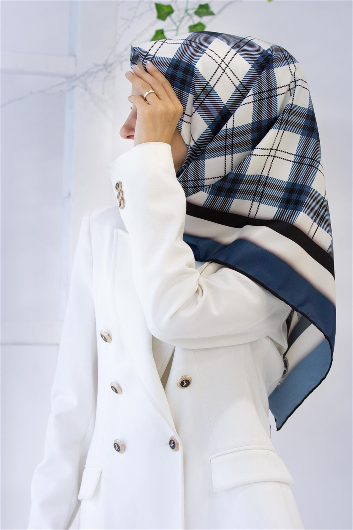 Twill Ekose Desenli İndigo Renkli 90x90 Eşarp (İpek İçermez) Kenar Dikiş Şekli El Dikişli