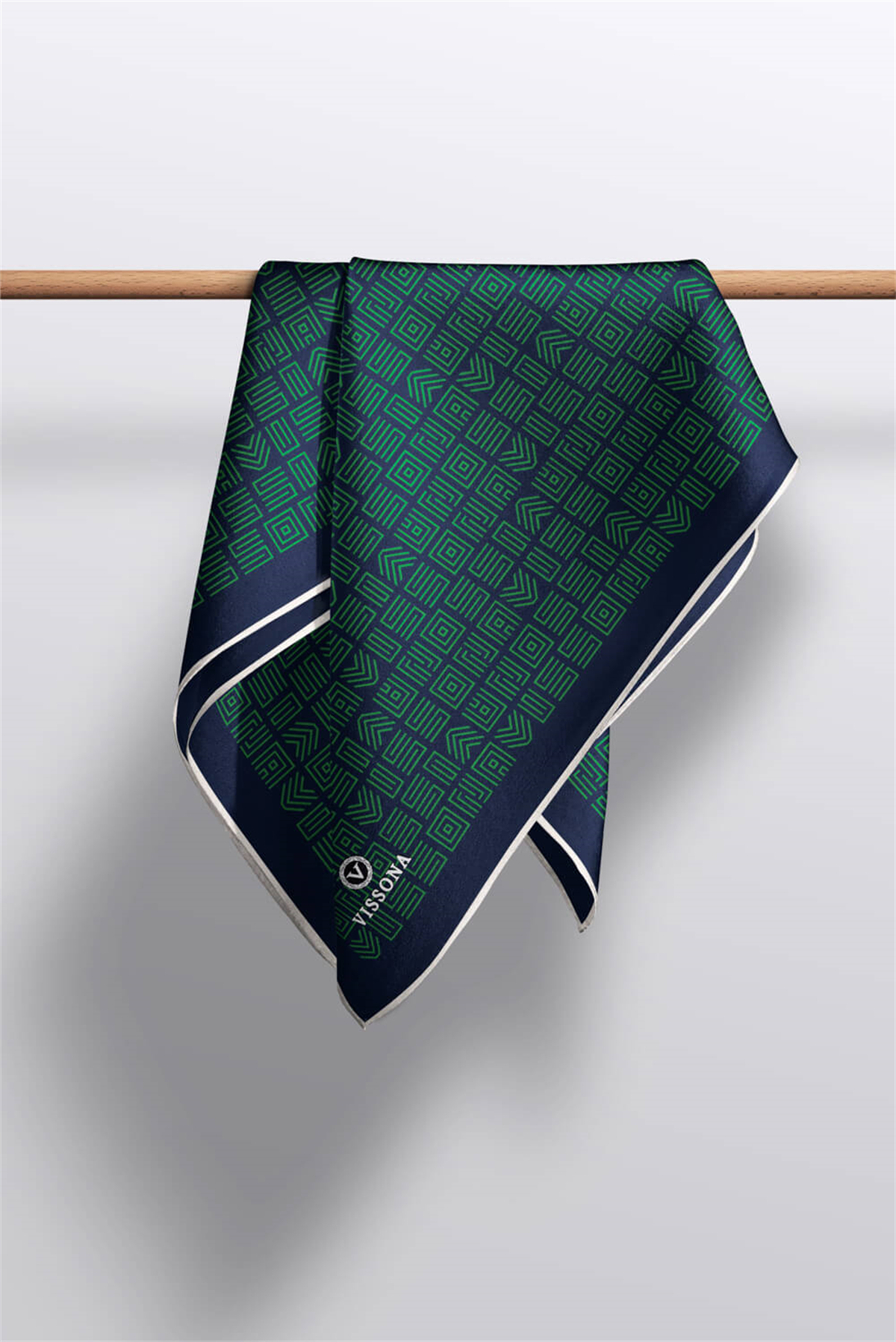 %57 İPEK %43 VİSKON Twill İpek Etnik Motif Desenli Zümrüt Yeşili - Lacivert Renkli 90x90 Eşarp Dikim Şekli : El Dikişi