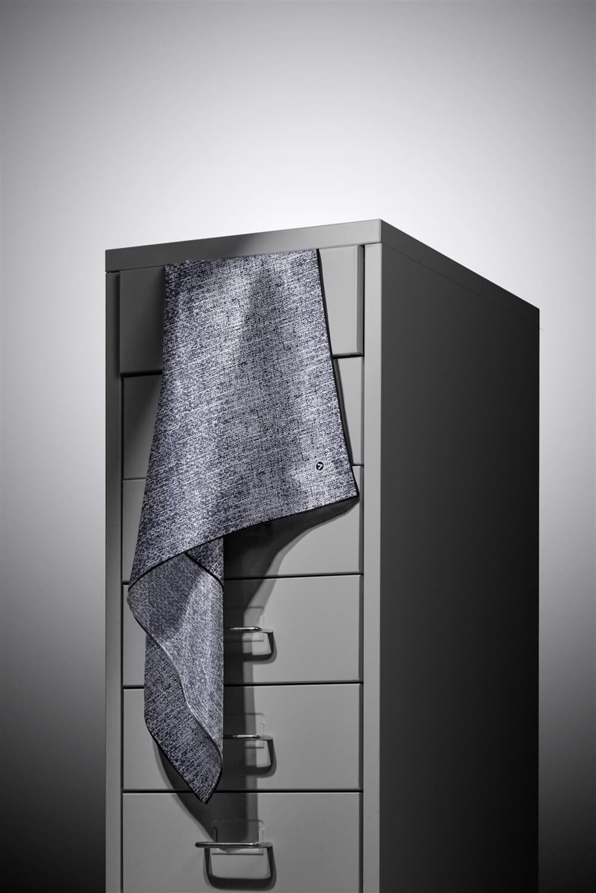 %100 Twill İpek Dokulu Desen Gri - Siyah Renkli 90x90 Eşarp Kenar Dikiş Şekli El Dikişli