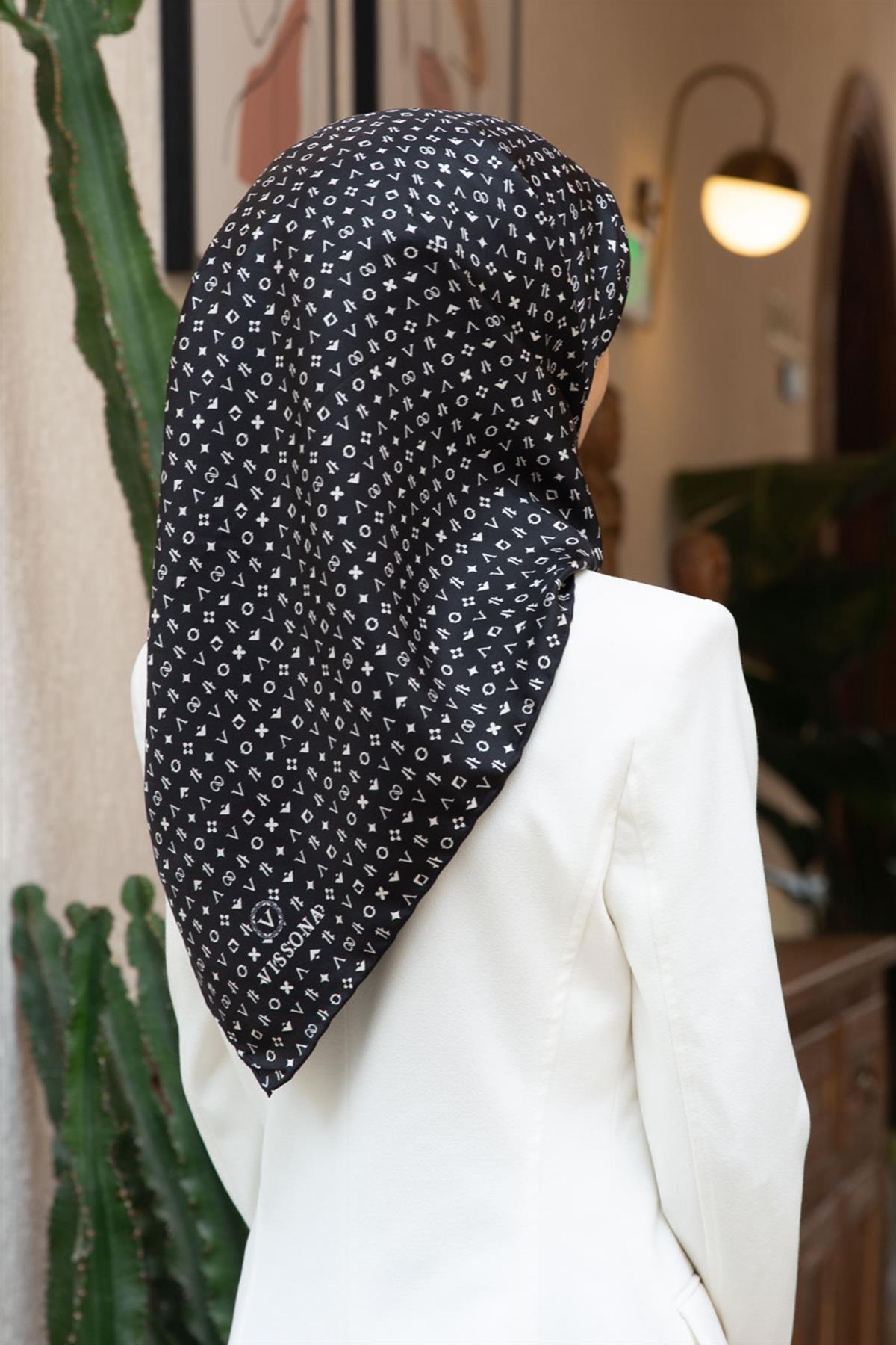 %100 Twill İpek Çıtır Motif Desenli Siyah - Krem Renkli 90x90 Eşarp Dikim Şekli : El Dikişi