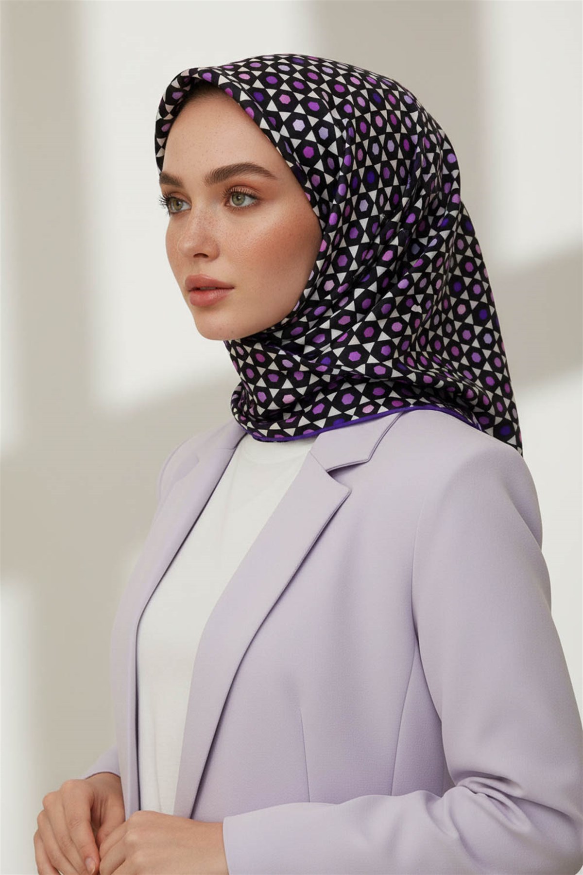 %100 Twill İpek Nokta Desenli Siyah - Mor Renkli 90x90 Eşarp Dikim Şekli : El Dikişi