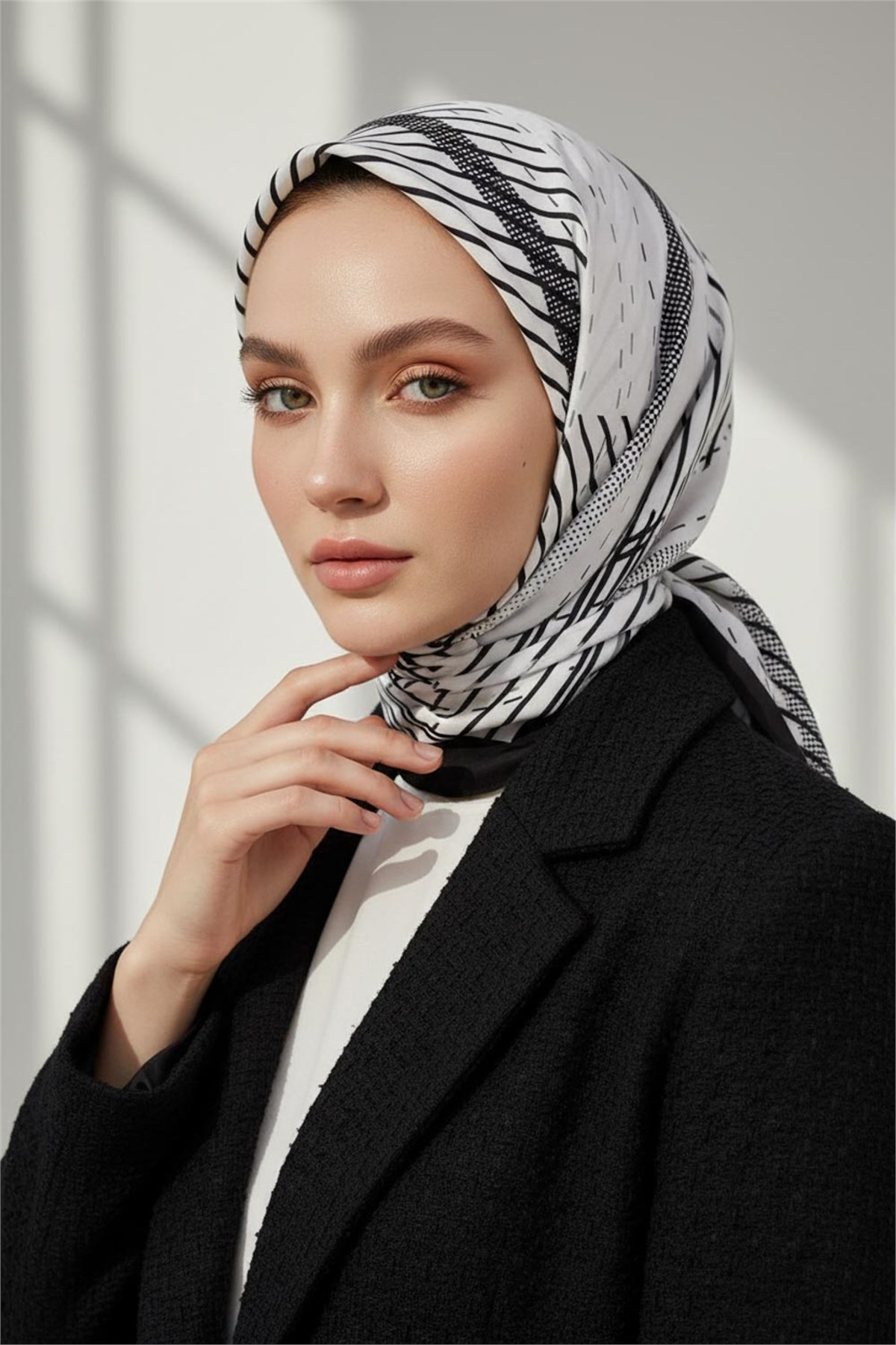 KREP ÇİZGİLİ DESENLİ KREM - SİYAH RENKLİ 75X195 KIRIŞMAZ ŞAL