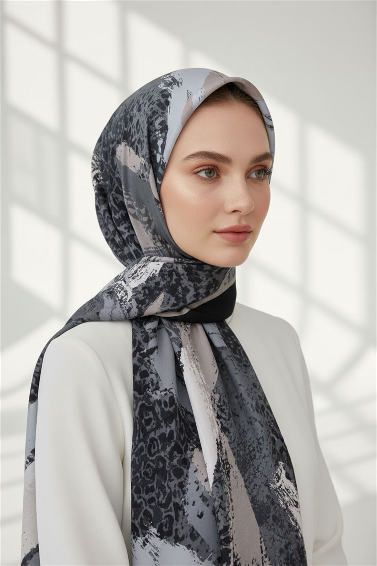 KREP LEOPAR DESENLİ SİYAH - GRİ RENKLİ 75X195 KIRIŞMAZ ŞAL
