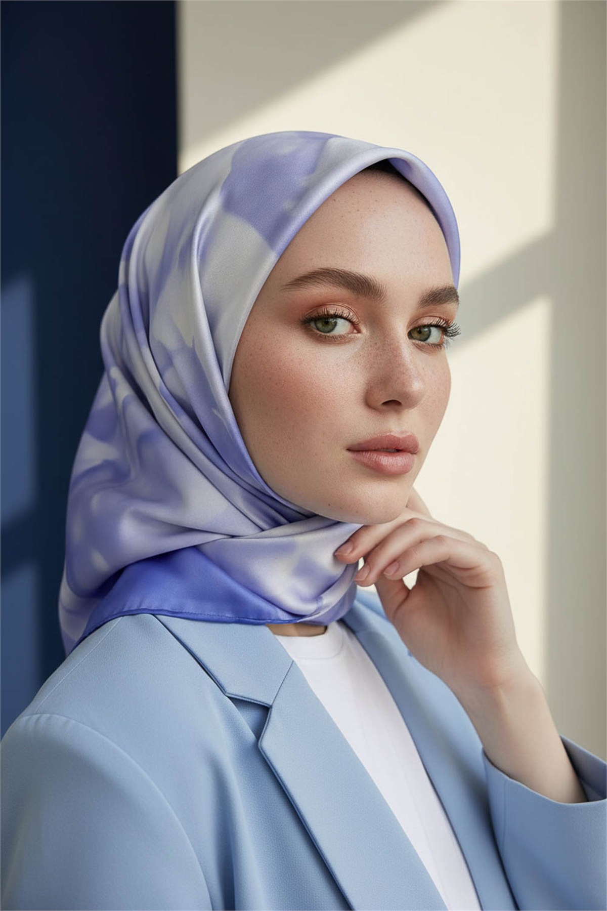 Rayon Büyük Çiçek Desenli Saks Renkli 90x90 Eşarp (İpek İçermez) Kenar Dikiş Şekli El Dikişli