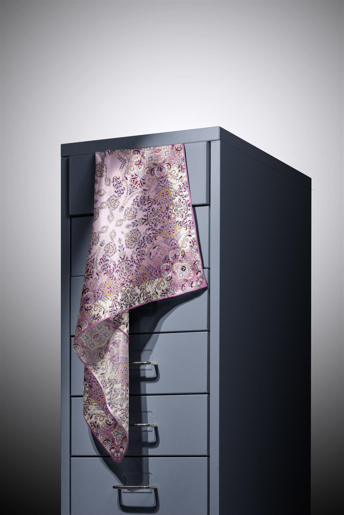 %100 Twill İpek Şal Desenli Pembe Renkli 90x90 Eşarp Dikim Şekli : El Dikişi