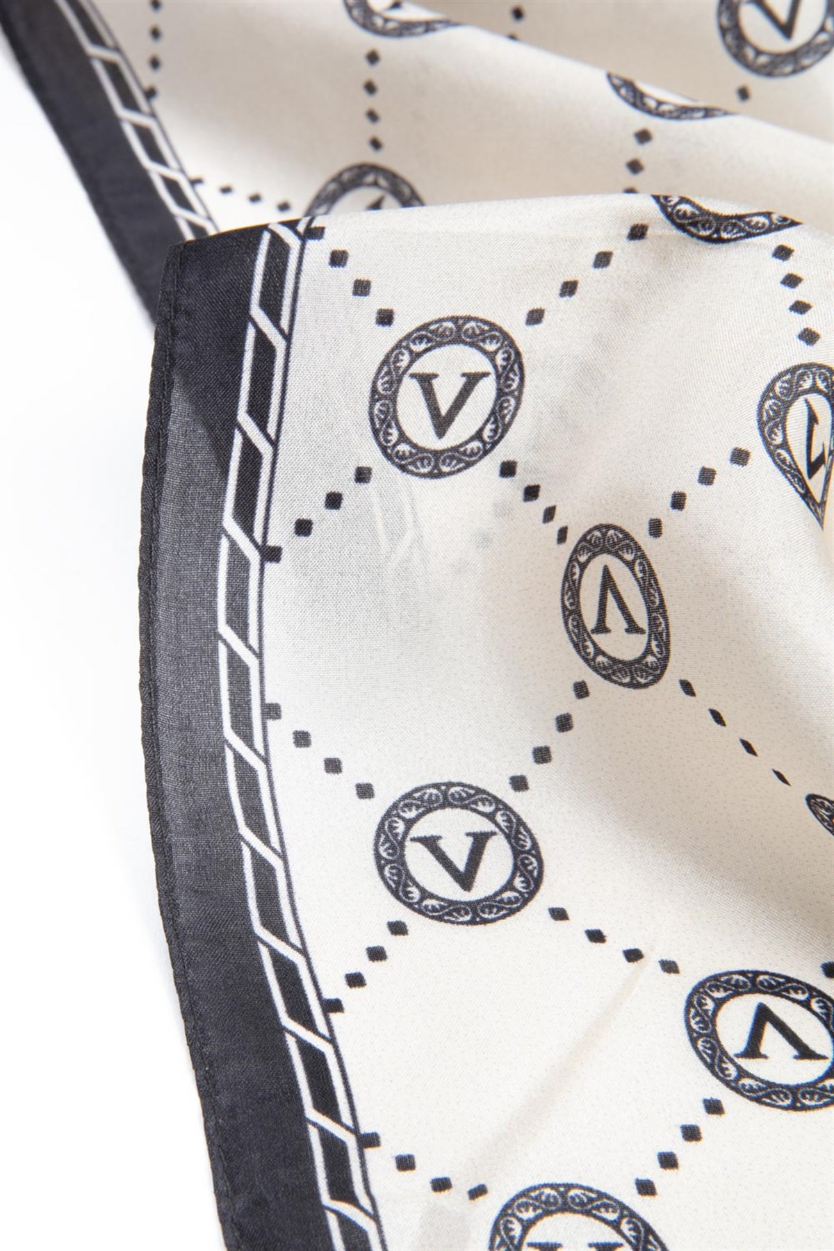 % 100 İpek V Logo Desenli Krem - Siyah Renkli 90x210 Şal