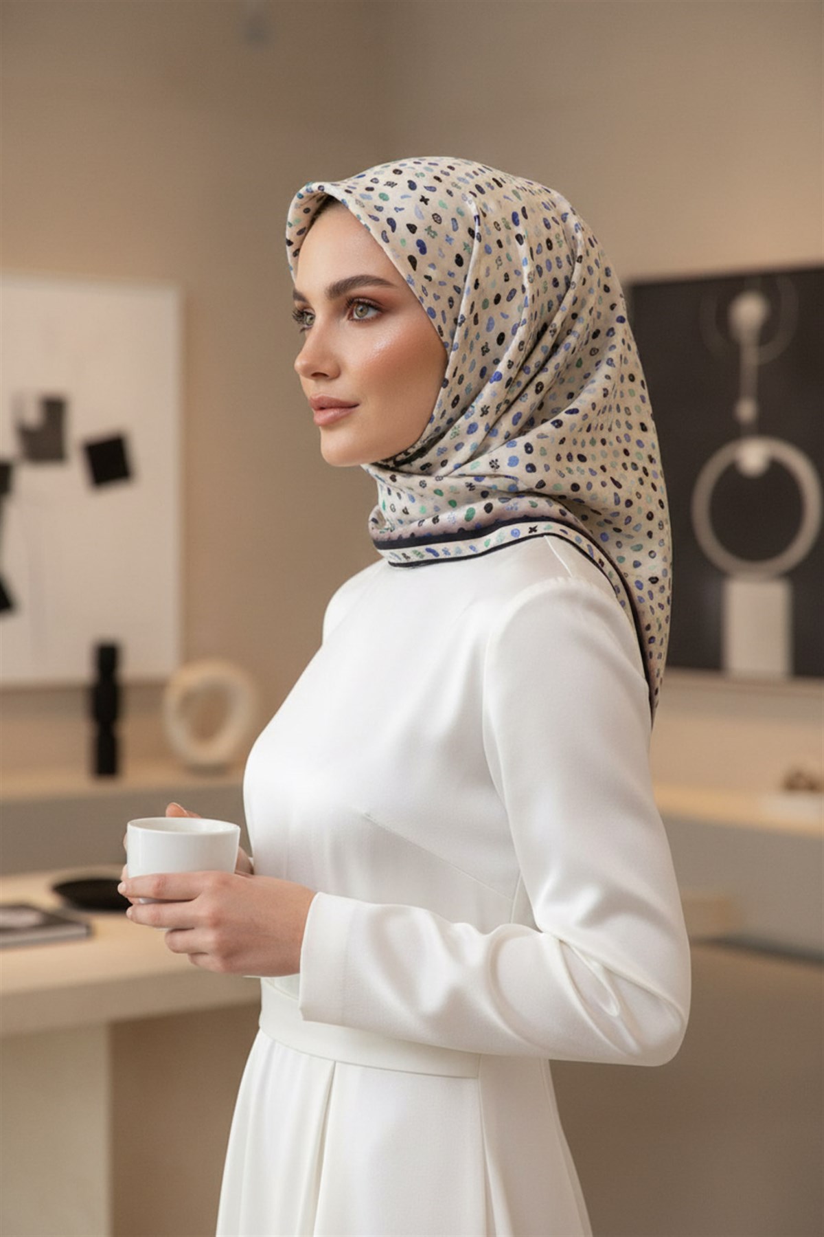 %100 Twill İpek Çıtır Desenli Krem - Lacivert Renkli 90x90 Eşarp Dikim Şekli : El Dikişi