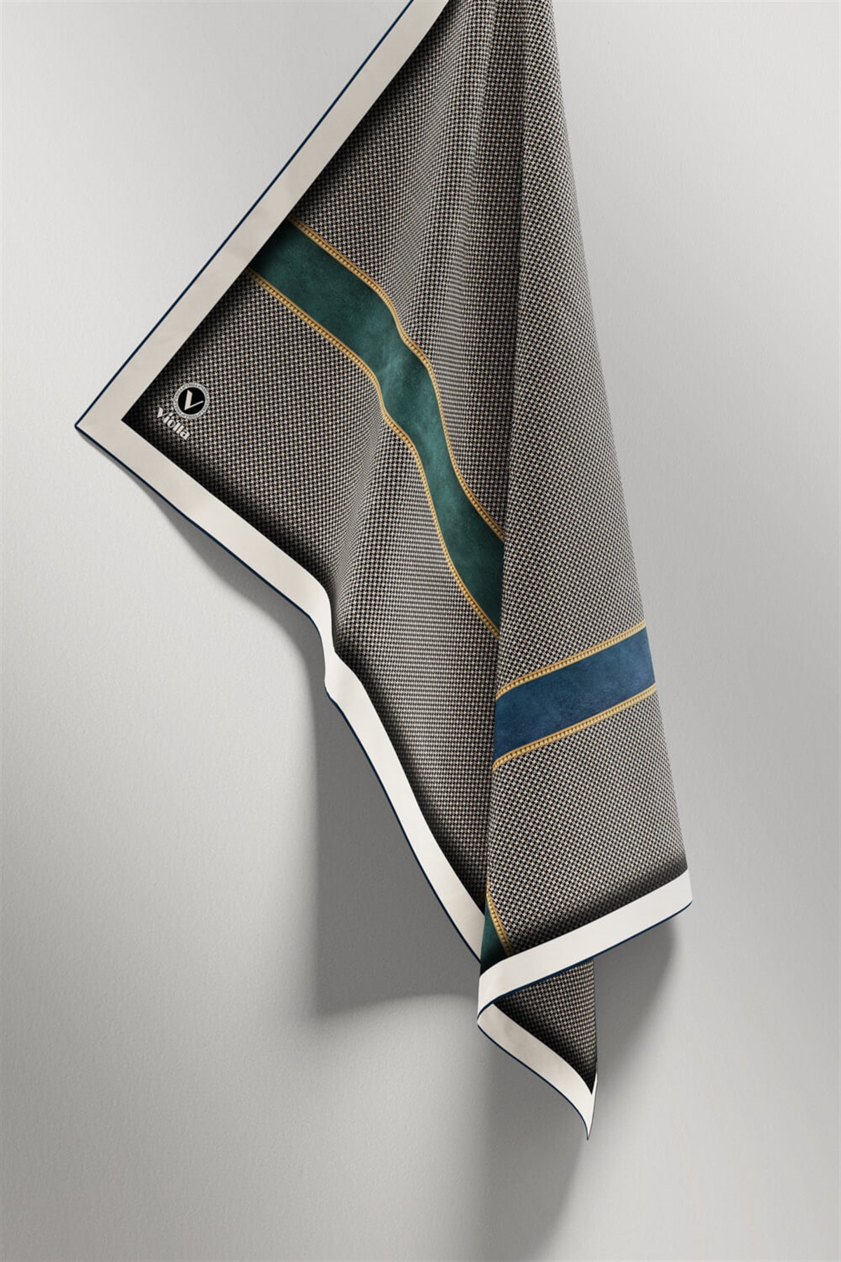 Twill Geometrik ve Kemer Desenli Petrol Mavisi Renkli 90x90 Eşarp (İpek İçermez) Dikim Şekli : El Dikişi