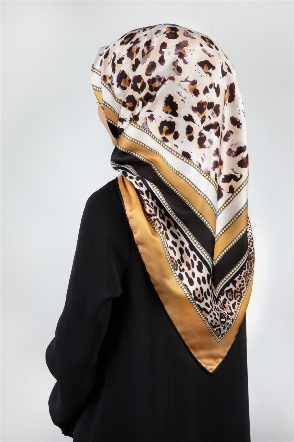 Twill Kemerli ve Leopar Desenli Hardal Renkli 90x90 Eşarp (İpek İçermez) Dikim Şekli : El Dikişi