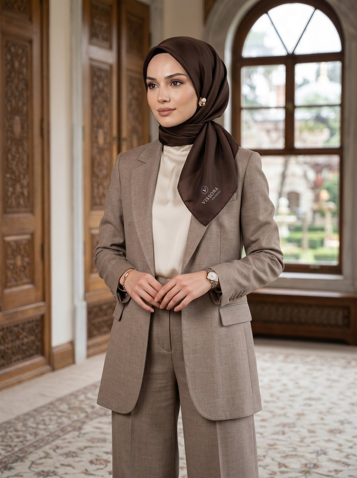 %100 Twill İpek Düz Kahverengi Renkli Daha Tok Exclusive Serisi 90x90 Eşarp Dikim Şekli : El Dikişi