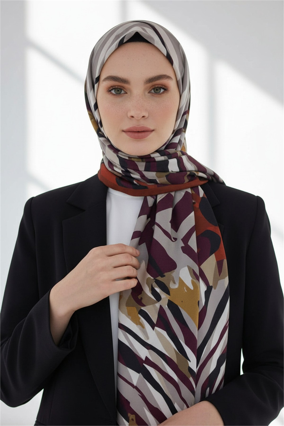 KREP ZEBRA VE ÇİÇEK DESENLİ BORDO RENKLİ 75X195 KIRIŞMAZ ŞAL