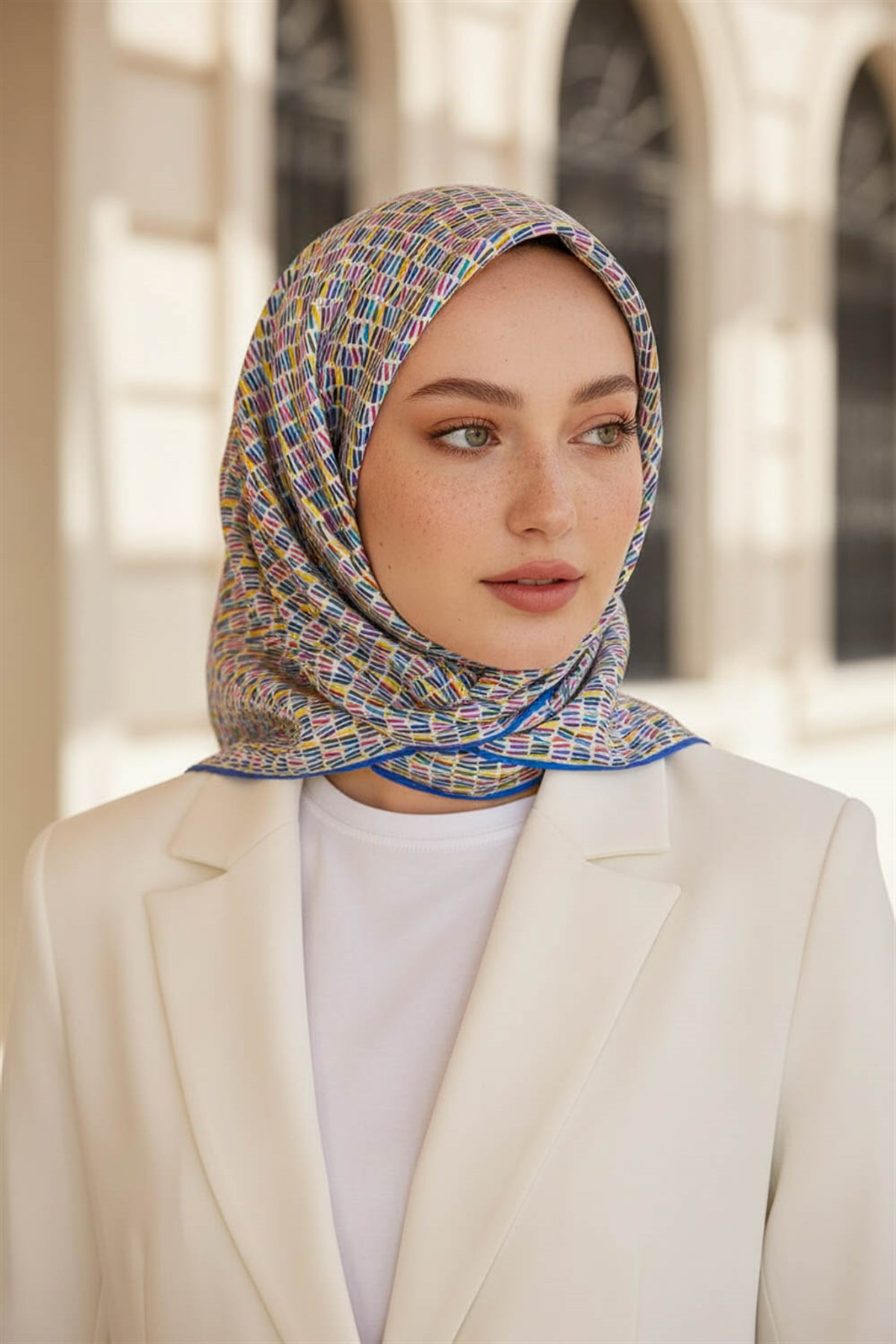 %100 Twill İpek Çizgi Desenli Saks Renkli 90x90 Eşarp Dikim Şekli : El Dikişi