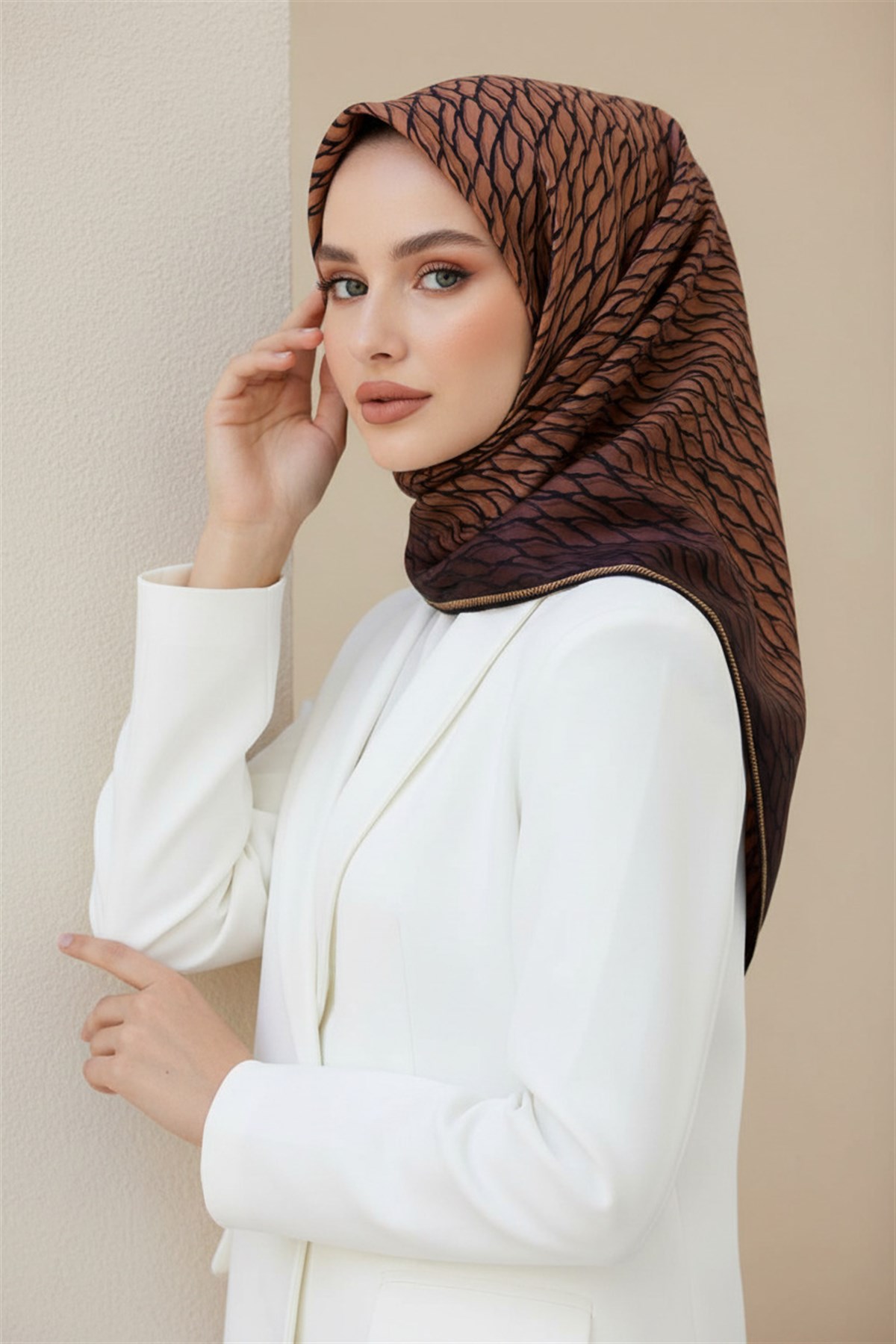 %100 Twill İpek File Desenli Bakır - Siyah Renkli 90x90 Eşarp Dikim Şekli : El Dikişi