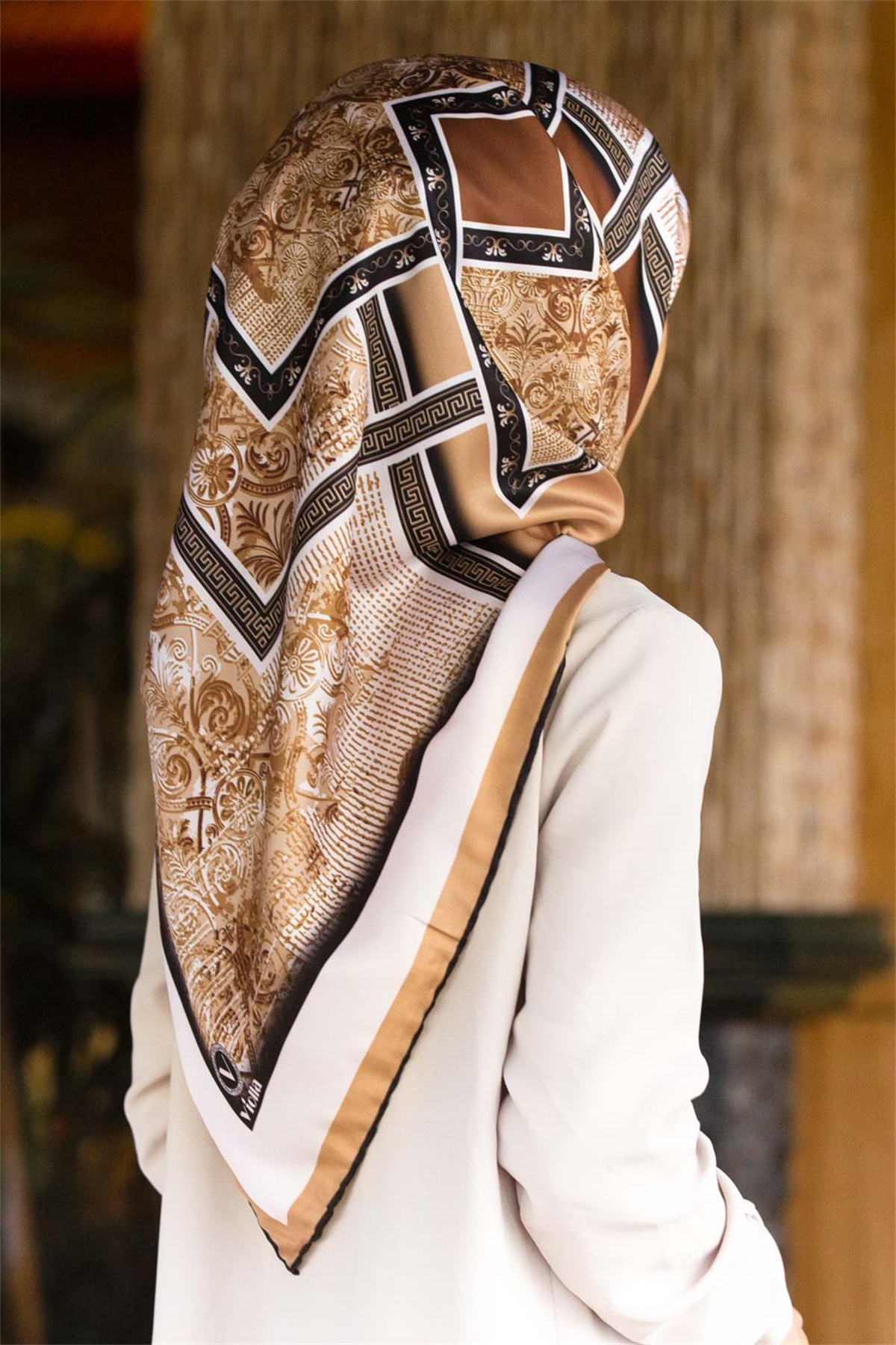 Twill Geometrik Desenli Hardal Renkli 90x90 Eşarp (İpek İçermez) Kenar Dikiş Şekli El Dikişli