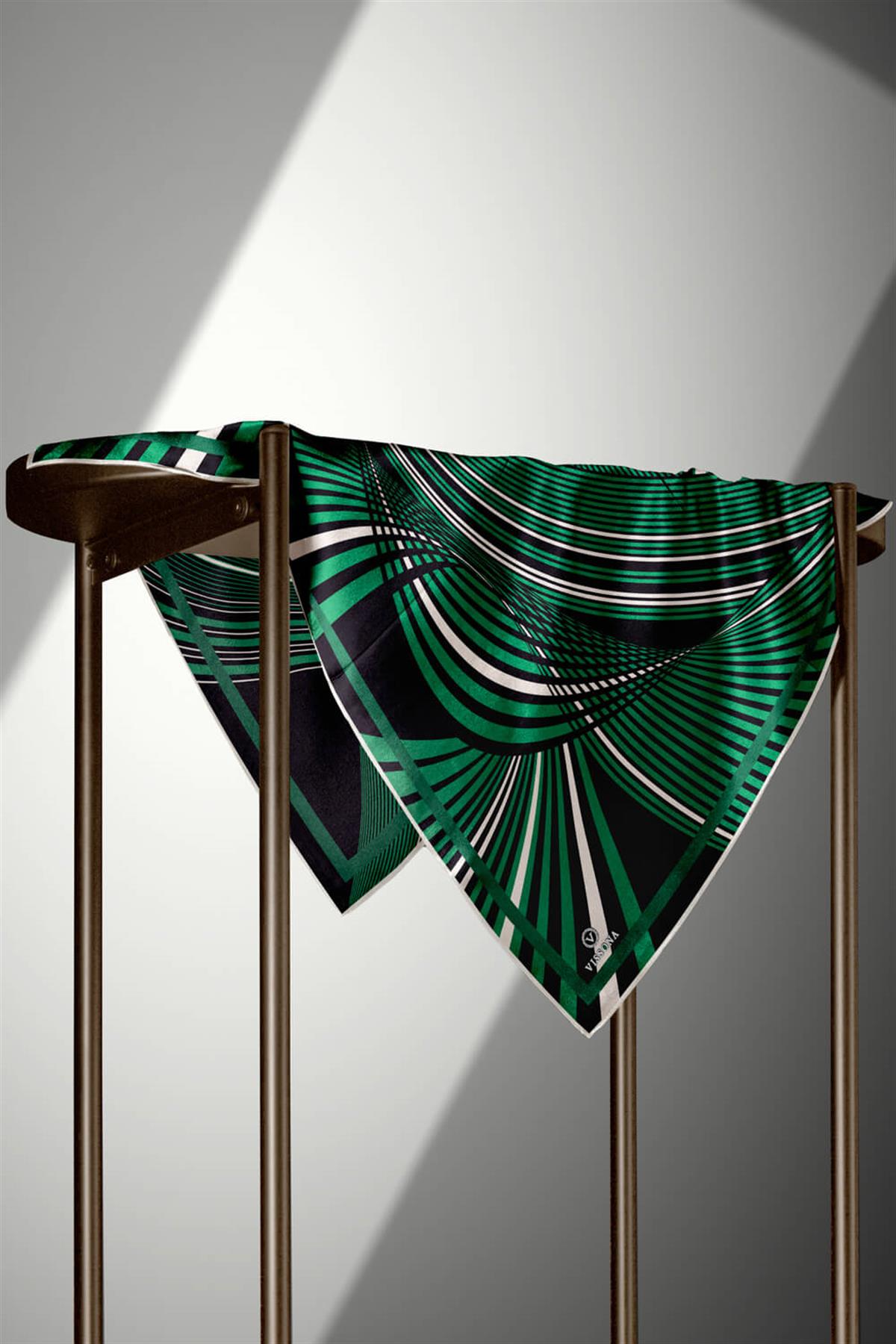 %100 Twill İpek Çizgili Desenli Zümrüt Yeşili - Krem Renkli 90x90 Eşarp Dikim Şekli : El Dikişi