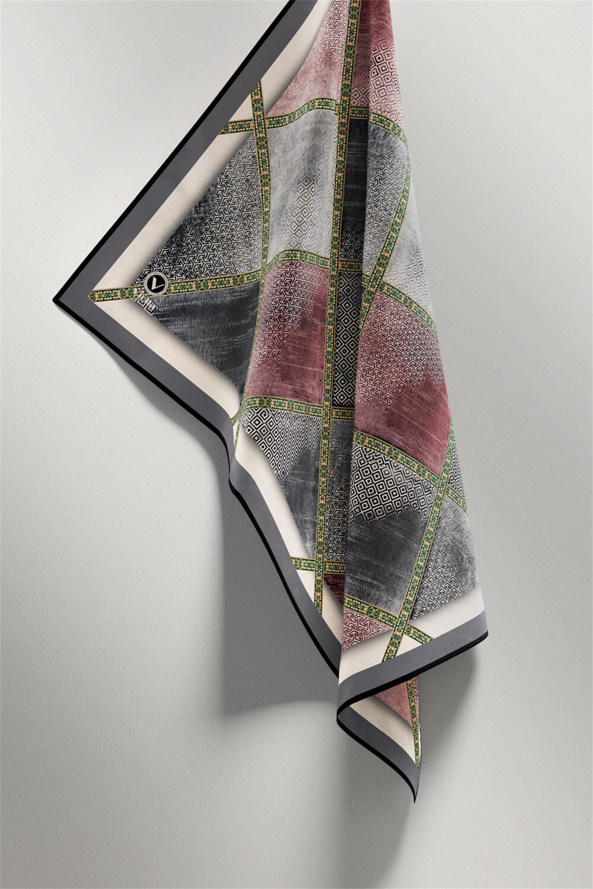 Twill Geometrik Desenli Pudra Renkli 90x90 Eşarp (İpek İçermez) Kenar Dikiş Şekli El Dikişli