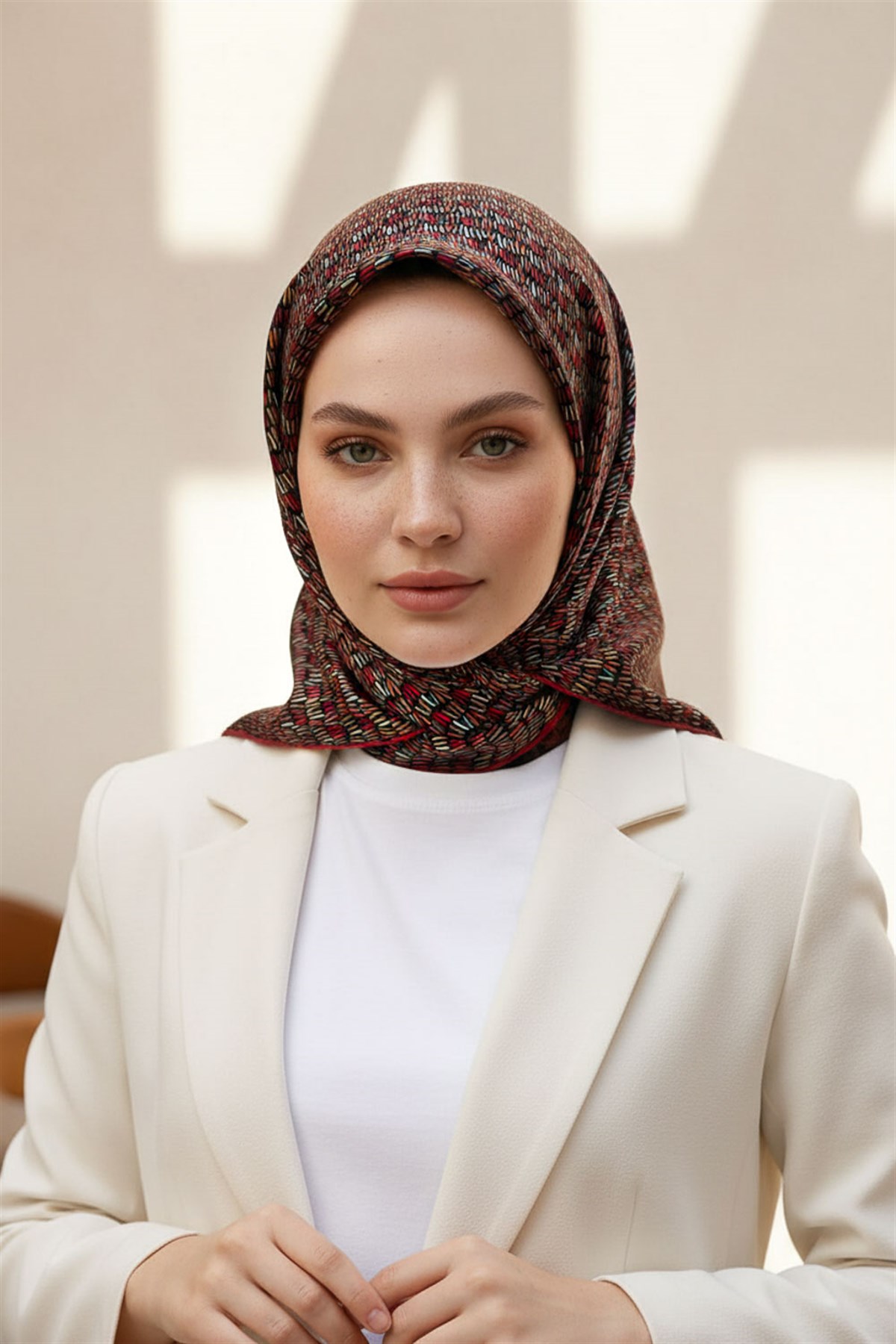 %100 Twill İpek Çizgi Desenli Siyah - Bordo Renkli 90x90 Eşarp Dikim Şekli : El Dikişi