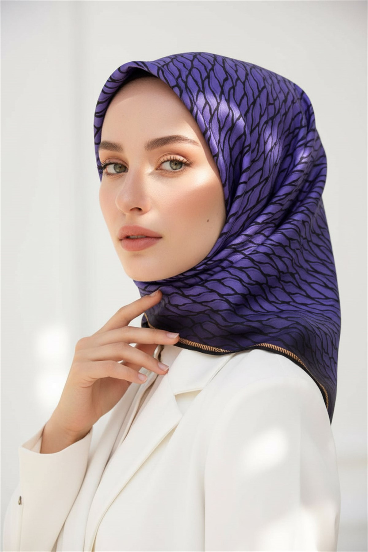 %100 Twill İpek File Desenli Lila - Siyah Renkli 90x90 Eşarp Dikim Şekli : El Dikişi