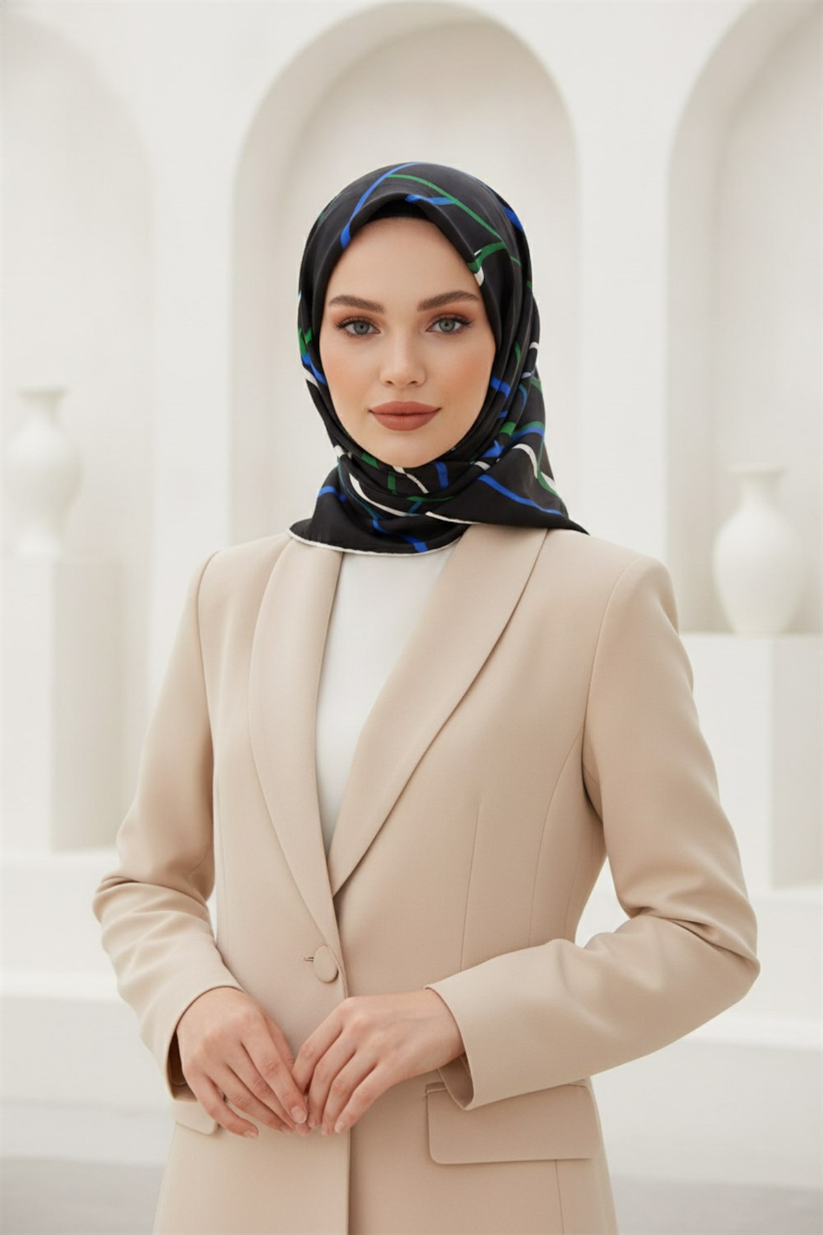 %57 İPEK %43 VİSKON Twill İpek Çizgili Desenli Saks - Zümrüt Yeşili Renkli 90x90 Eşarp Dikim Şekli : El Dikişi