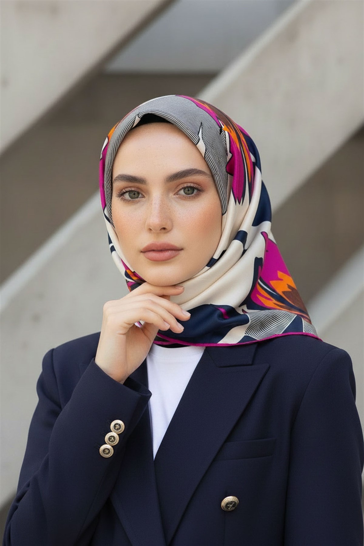 %100 Twill İpek Çiçek Desenli Fuşya - Lacivert Renkli 90x90 Eşarp Dikim Şekli : El Dikişi