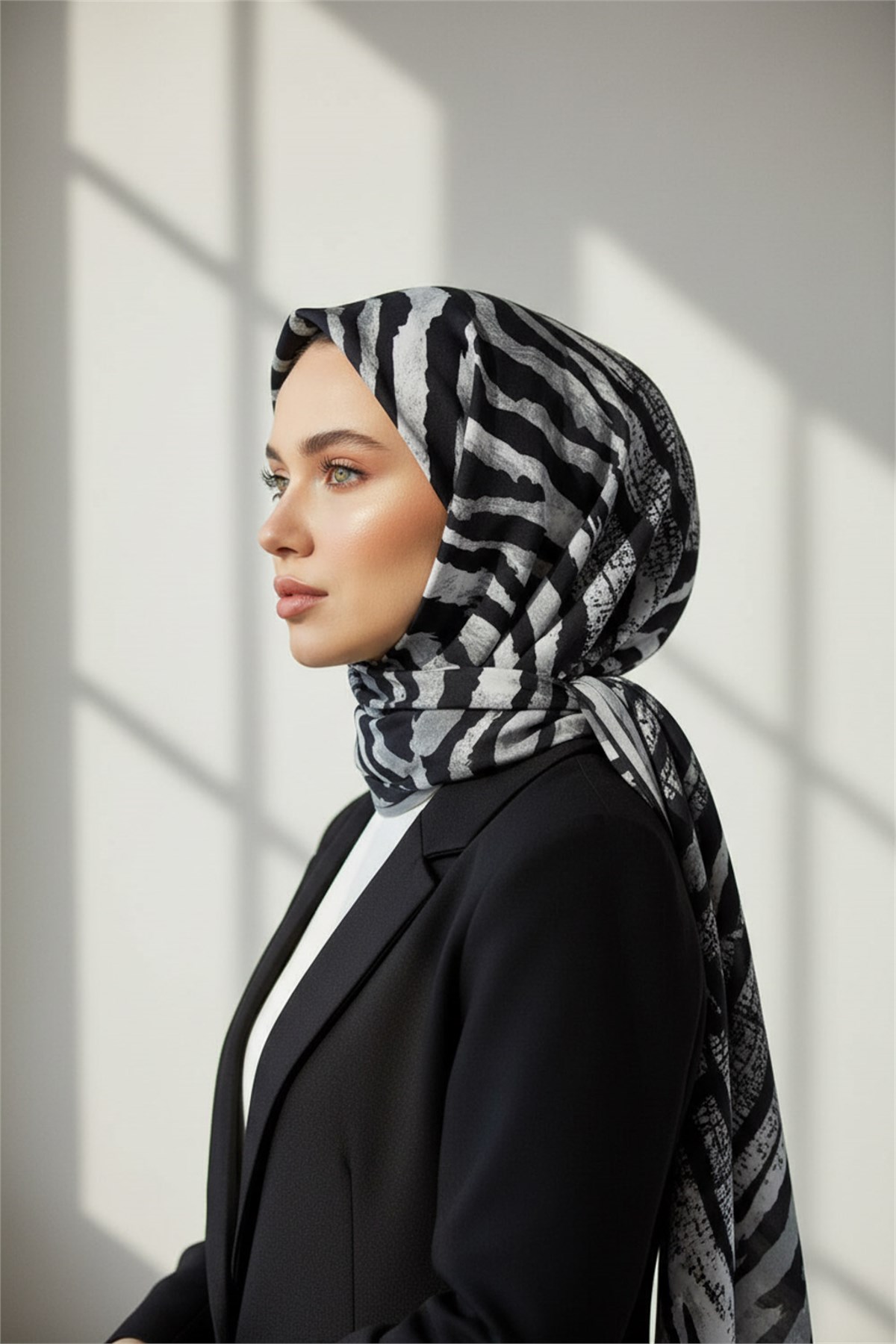 KREP ZEBRA DESENLİ GRİ - SİYAH RENKLİ 75X195 KIRIŞMAZ ŞAL