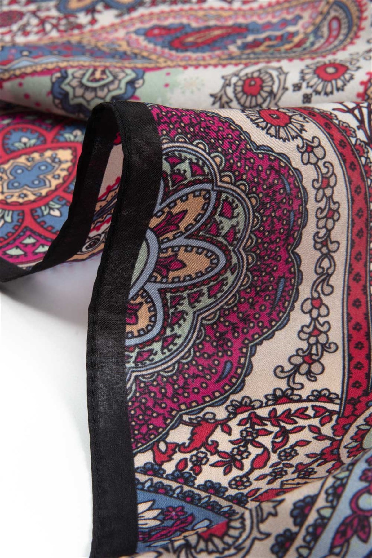 100% İpek Etro Desenli Siyah Renkli 92x210 Şal