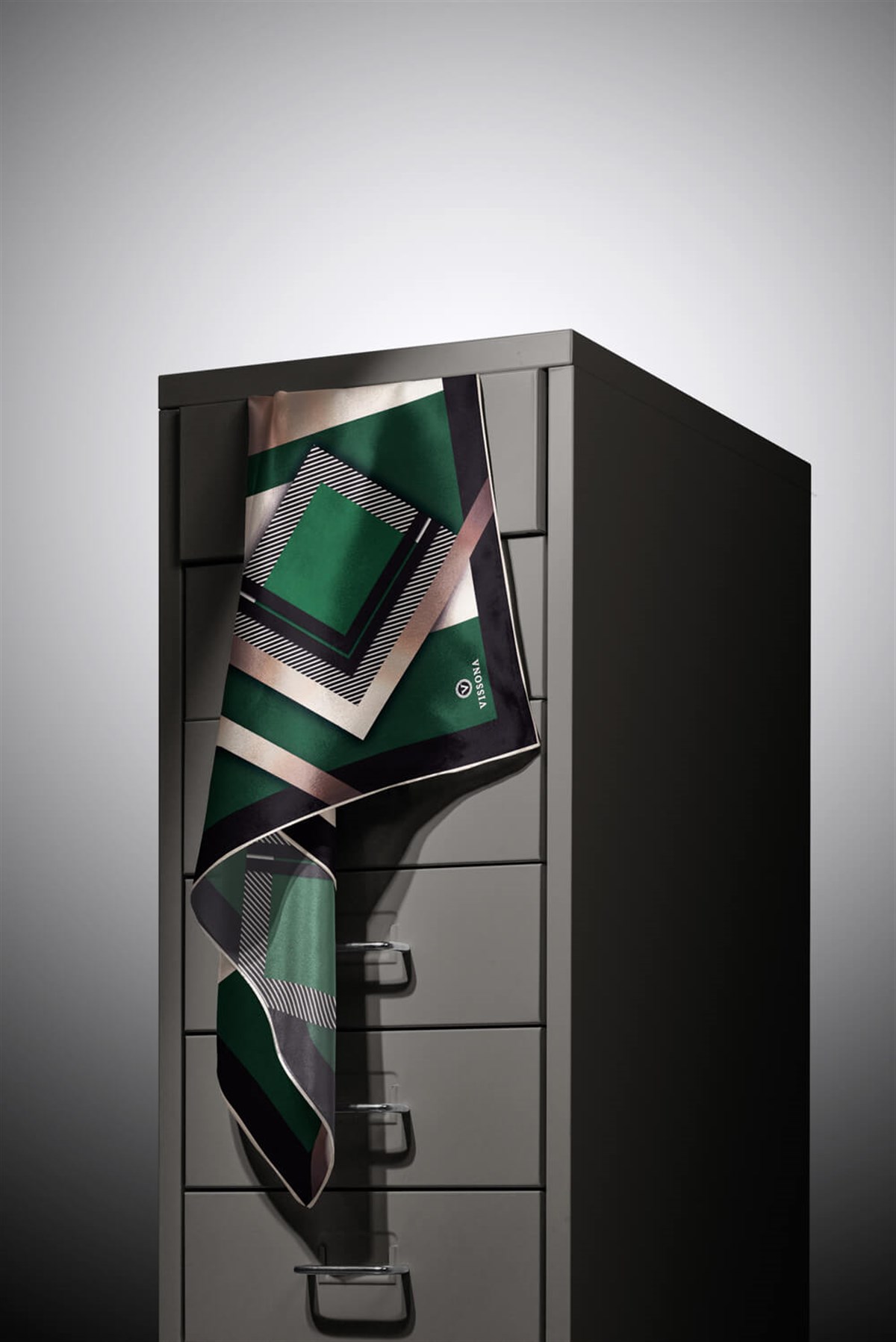 %100 Twill İpek Zebra Desenli Zümrüt Yeşili - Siyah Renkli 90x90 Eşarp Dikim Şekli : El Dikişi