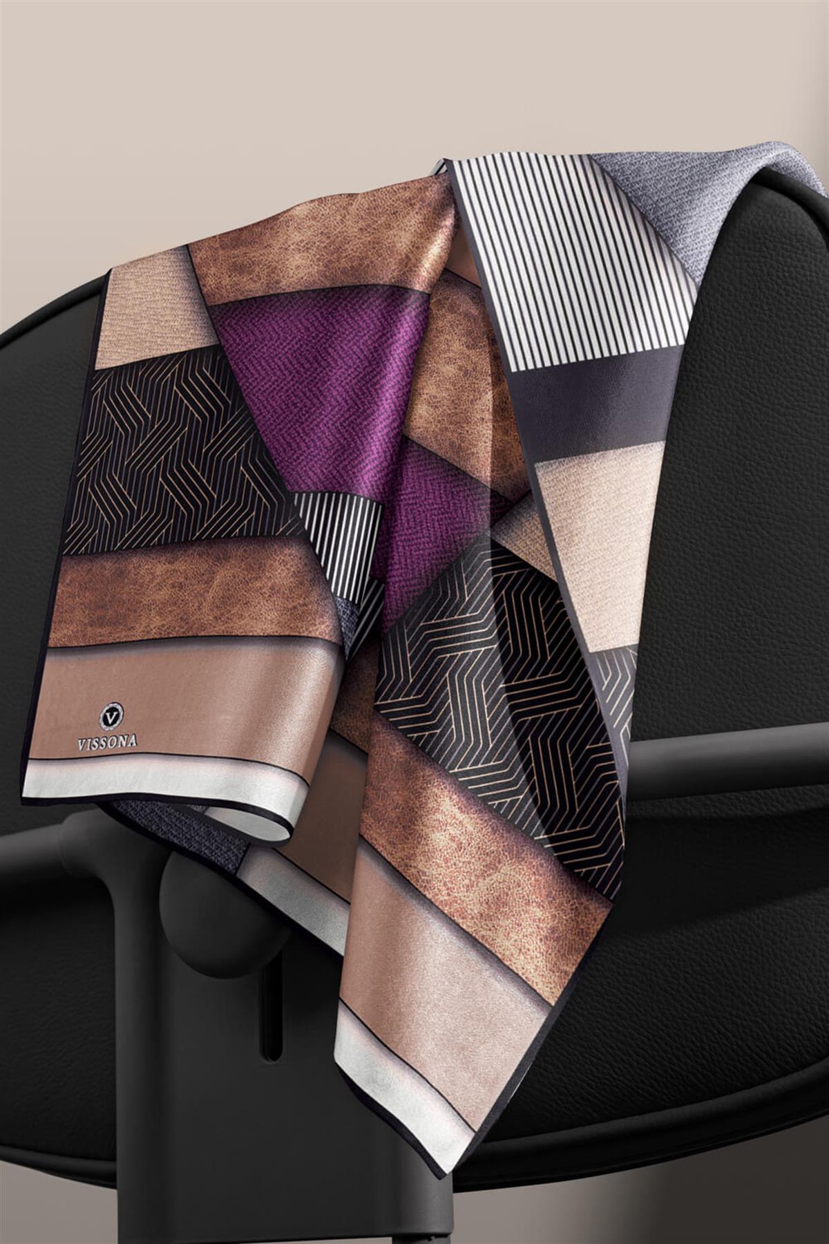 %100 Twill İpek Dokulu ve Geometrik Desenli Mürdüm - Vizon Renkli 90x90 Eşarp Dikim Şekli : El Dikişi