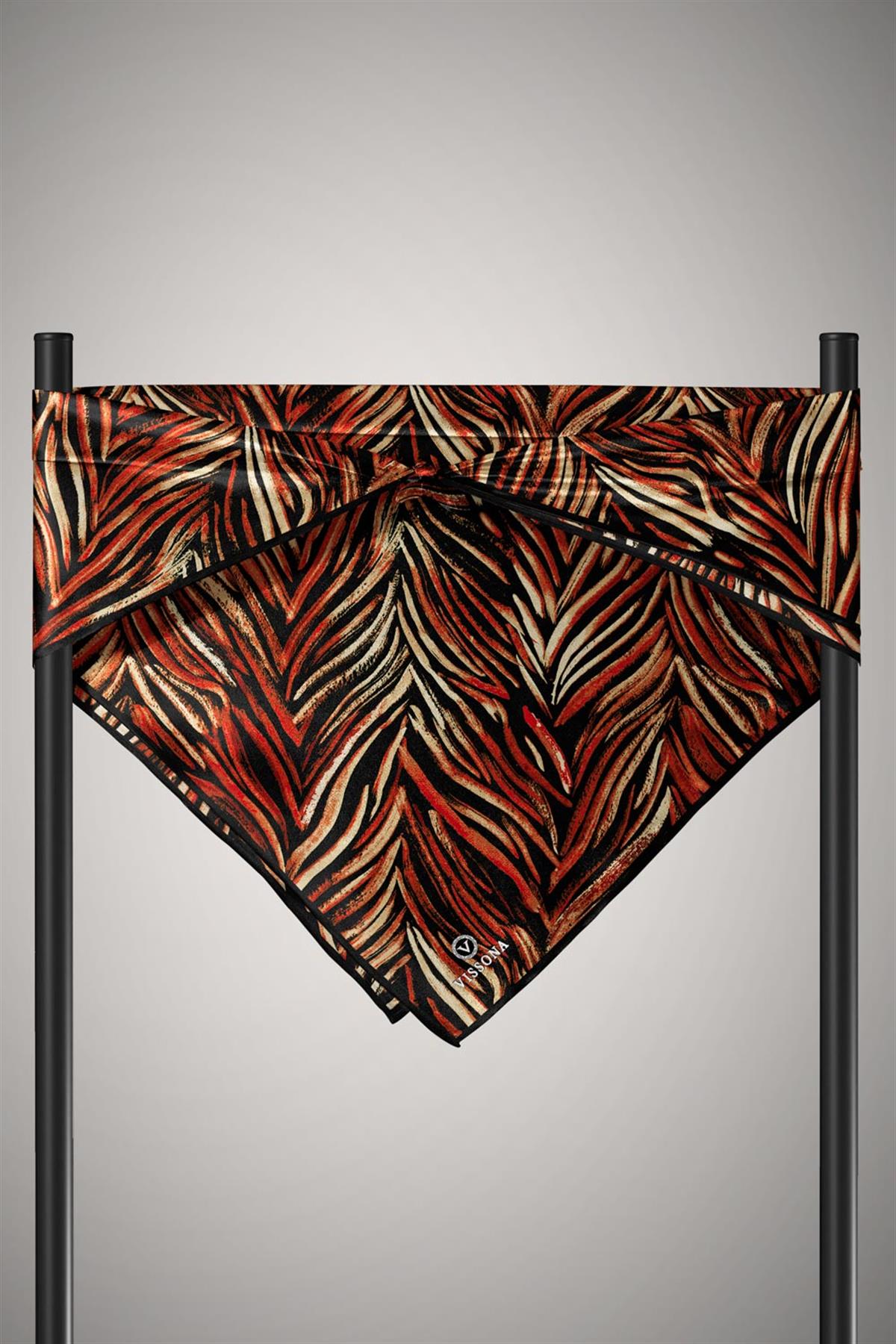 %100 Twill İpek Yaprak Desenli Siyah - Kırmızı Renkli 90x90 Eşarp Dikim Şekli : El Dikişi