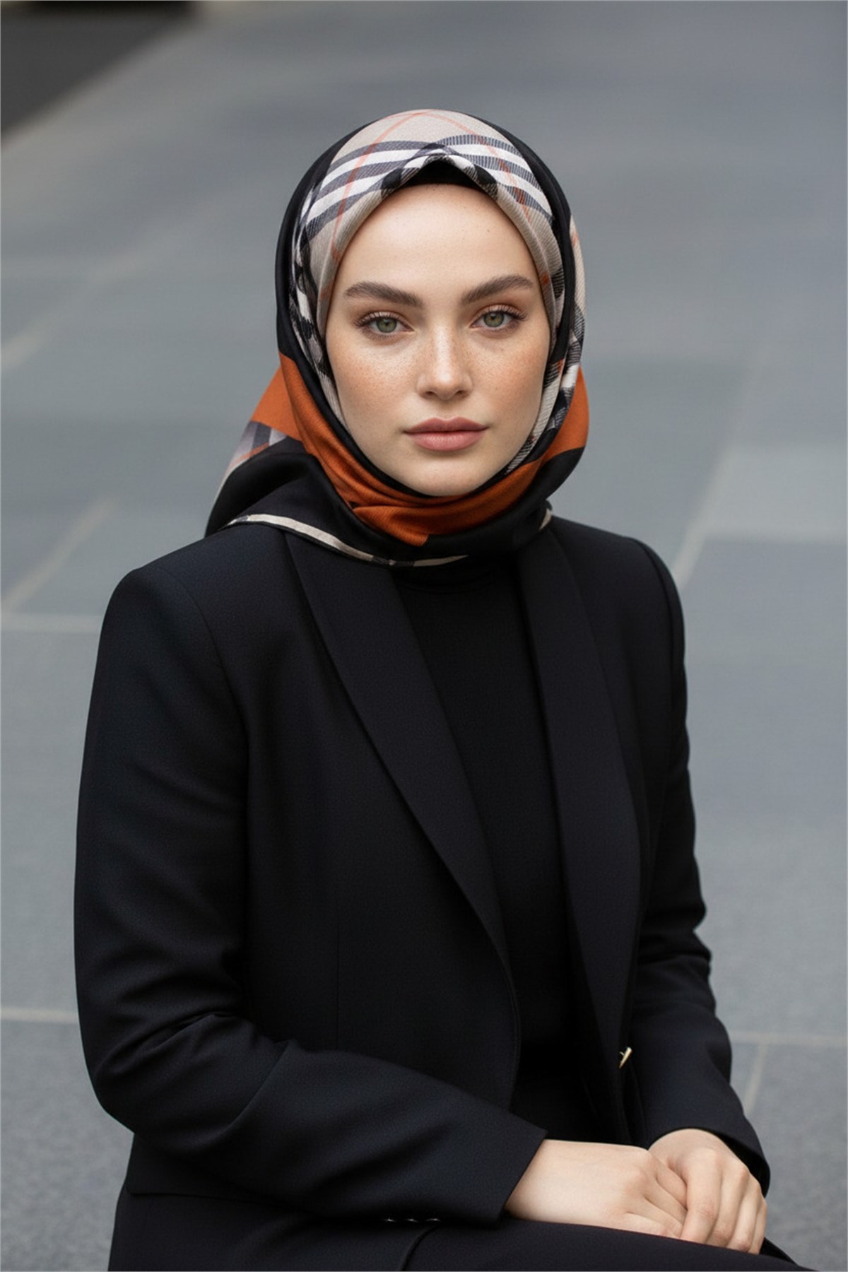 %100 Twill İpek Eşarp 90x90 Taba Siyah Ekose Desenli El Dikişli Kadın Eşarp