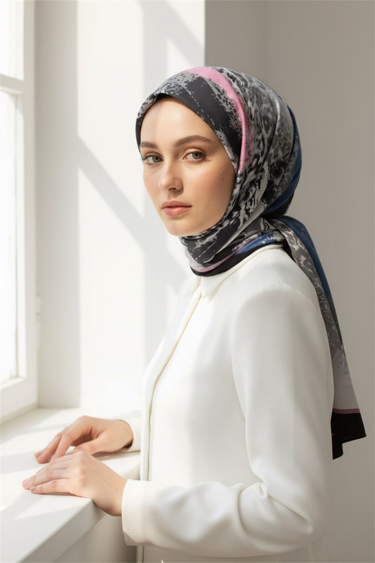 KREP LEOPAR DESENLİ GRİ - PUDRA RENKLİ 75X195 KIRIŞMAZ ŞAL