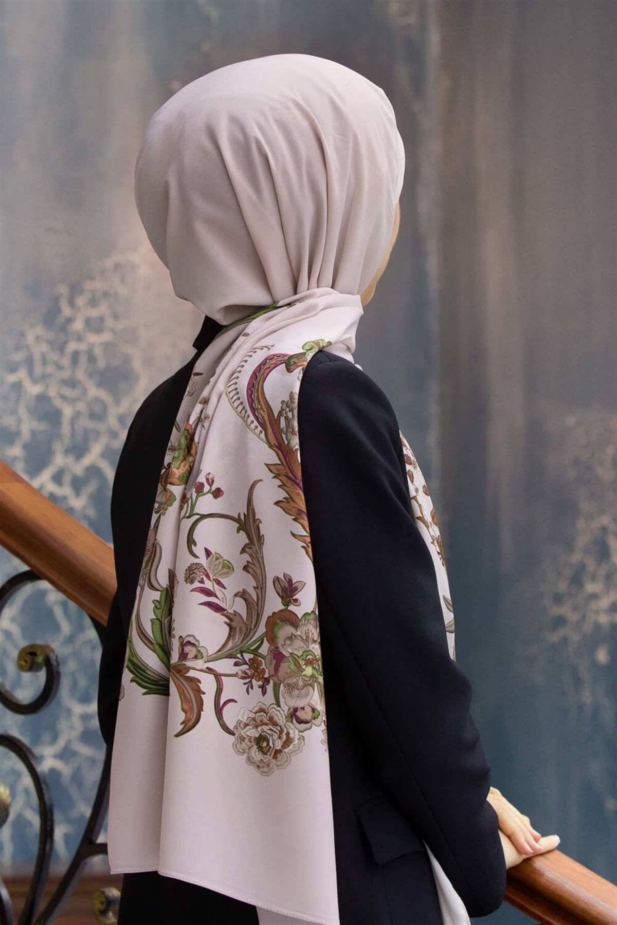 KREP NAKIŞ ÇİÇEK DESENLİ BEJ RENKLİ 75X195 KIRIŞMAZ ŞAL