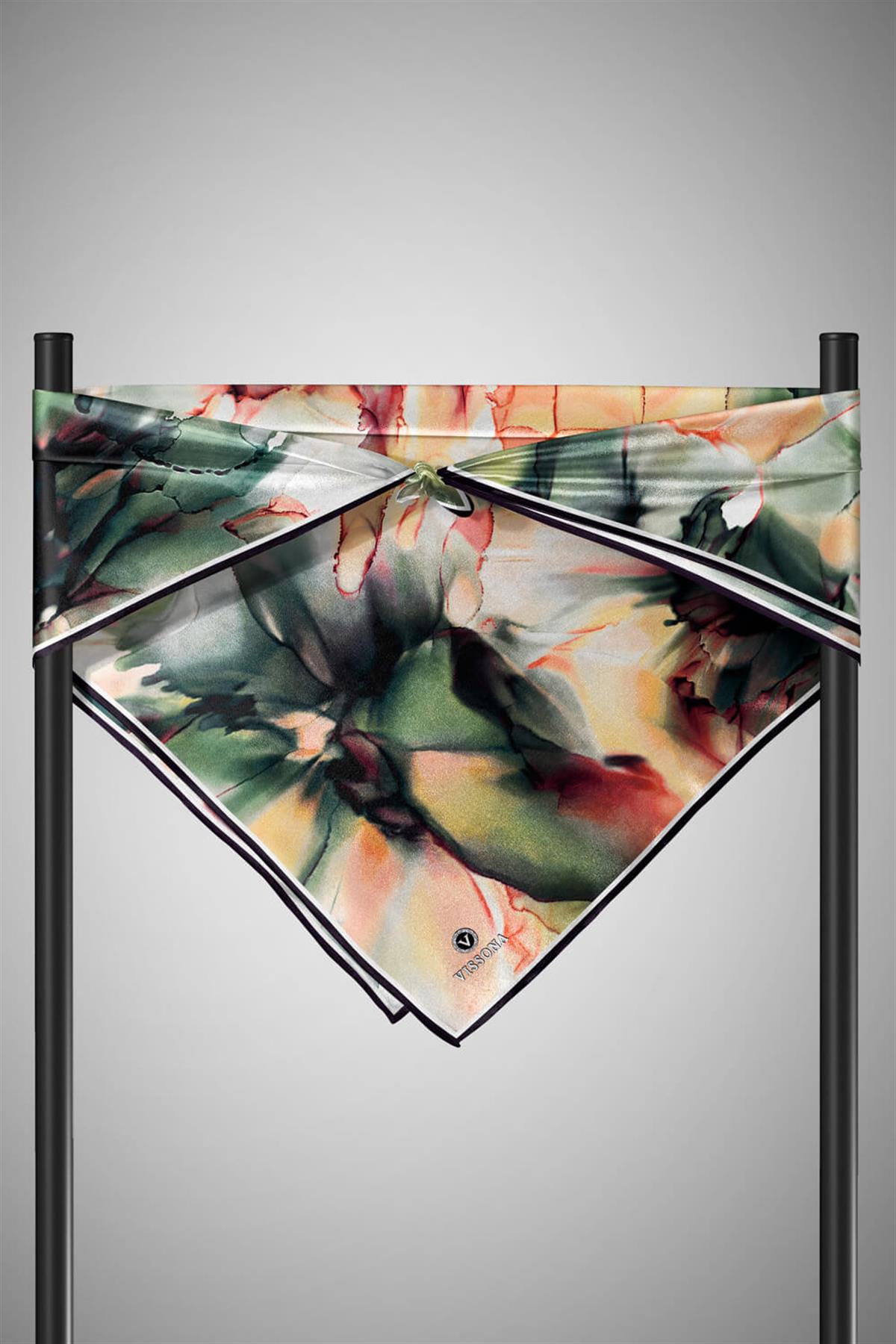 %100 Twill İpek Batik Çiçek Desenli Zümrüt Yeşili - Hardal Renkli 90x90 Eşarp Kenar Dikiş Şekli El Dikişli