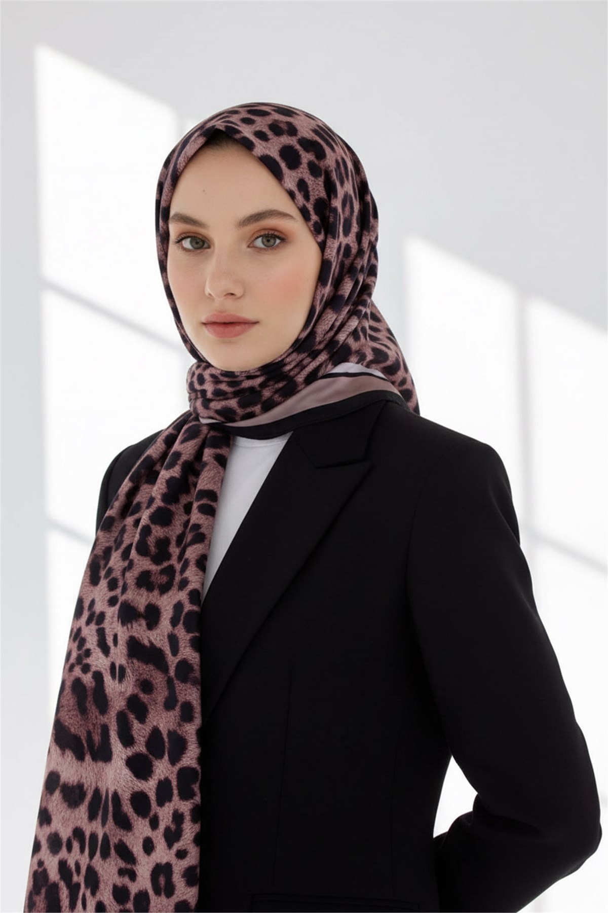 KREP LEOPAR DESENLİ PUDRA RENKLİ 75X195 KIRIŞMAZ ŞAL