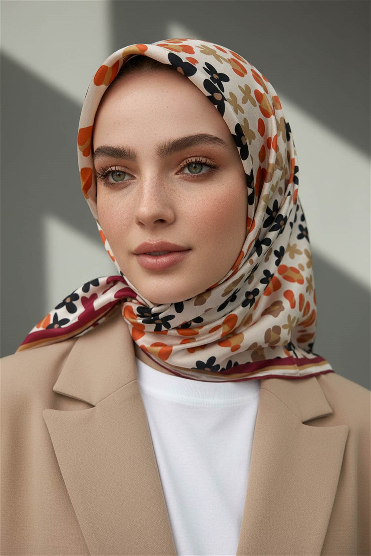 %100 Twill İpek Kalpli Leopar Desenli Krem - Bordo Renkli 90x90 Eşarp Dikim Şekli : El Dikişi