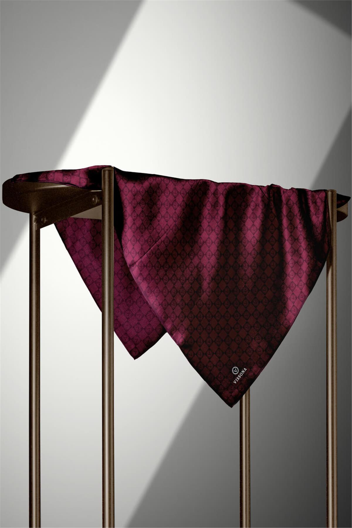 %100 Twill İpek Monogram Desenli Şarabi Renkli 90x90 Eşarp Dikim Şekli : El Dikişi