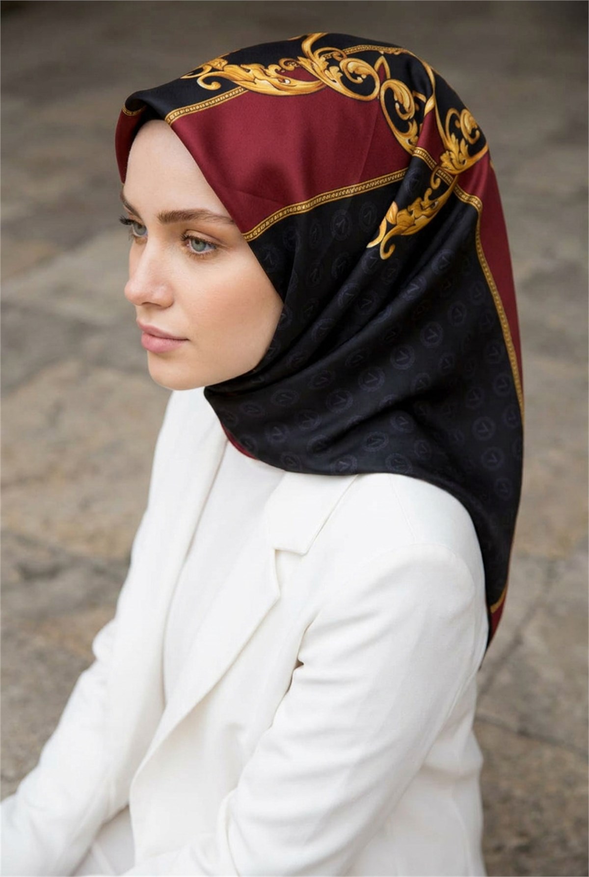 %100 Twill İpek Eşarp 90x90 Siyah Bordo Monogram Barok Desenli El Dikişli Kadın Eşarp