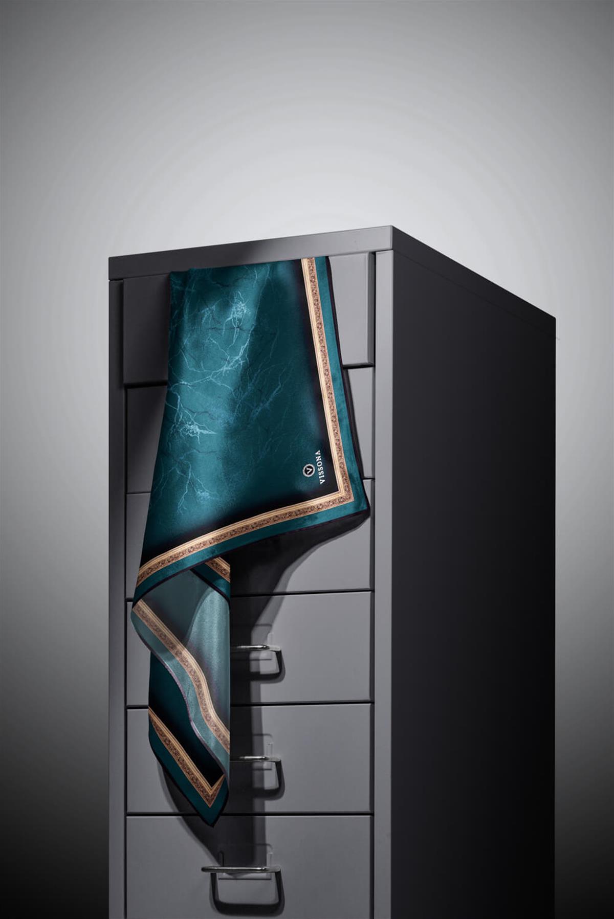 %100 Twill İpek Mermer Desenli Petrol Yeşili Renkli 90x90 Eşarp Dikim Şekli : El Dikişi