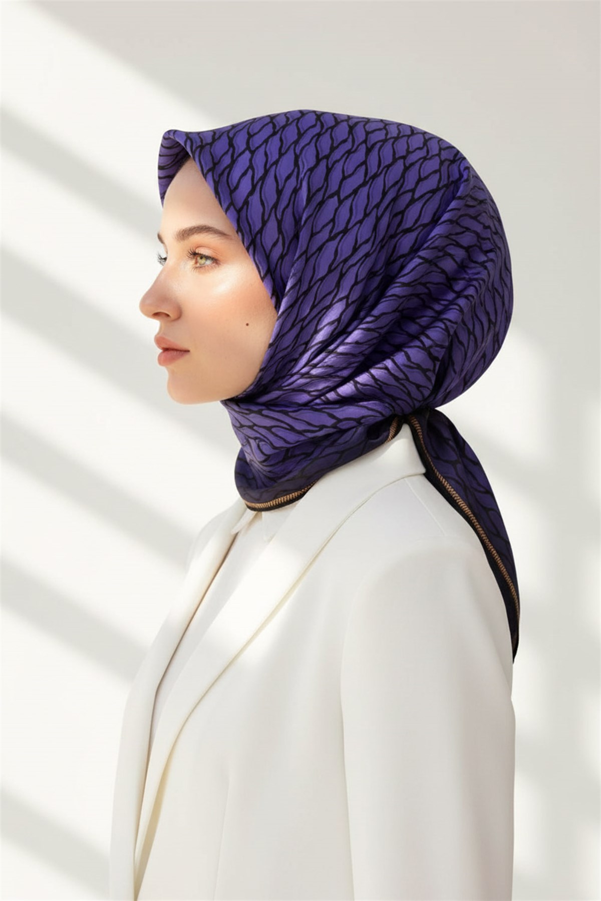 %100 Twill İpek File Desenli Lila - Siyah Renkli 90x90 Eşarp Dikim Şekli : El Dikişi