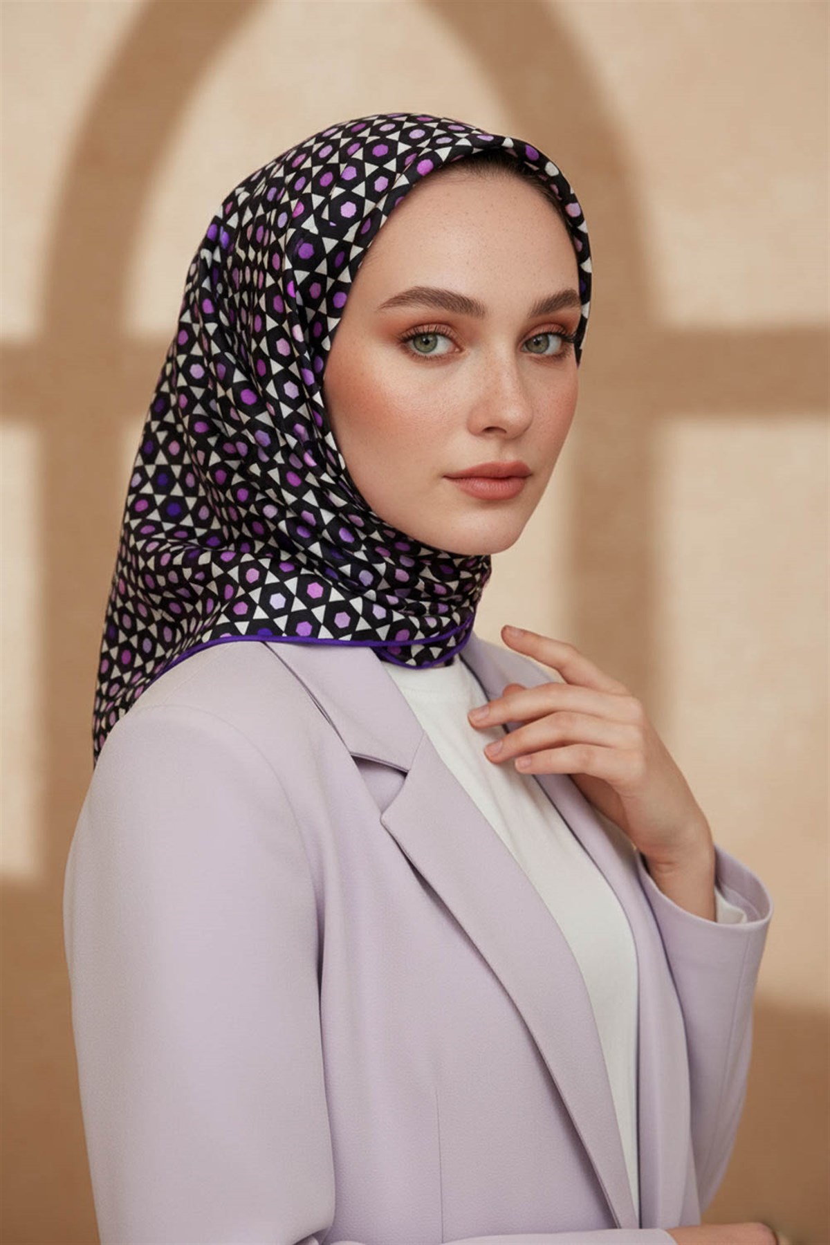 %100 Twill İpek Nokta Desenli Siyah - Mor Renkli 90x90 Eşarp Dikim Şekli : El Dikişi